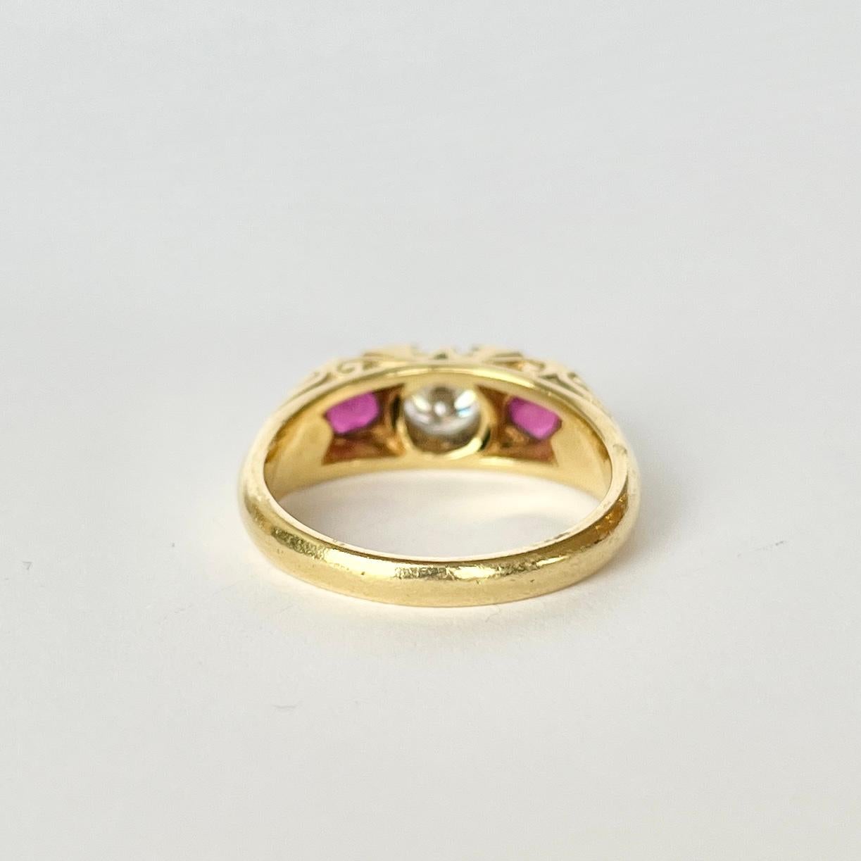 Vintage Ruby and Diamond 18 Carat Gold Three-Stone Ring In Good Condition In Chipping Campden, GB