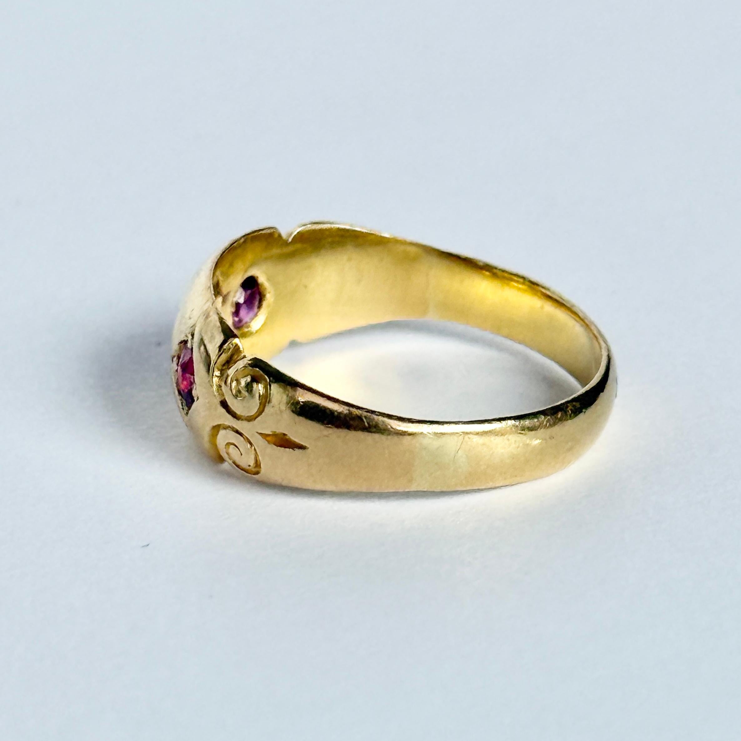 Vintage Rubin und Diamant 18 Karat Gold Dreisteinige Sternfassung Ring im Angebot 2