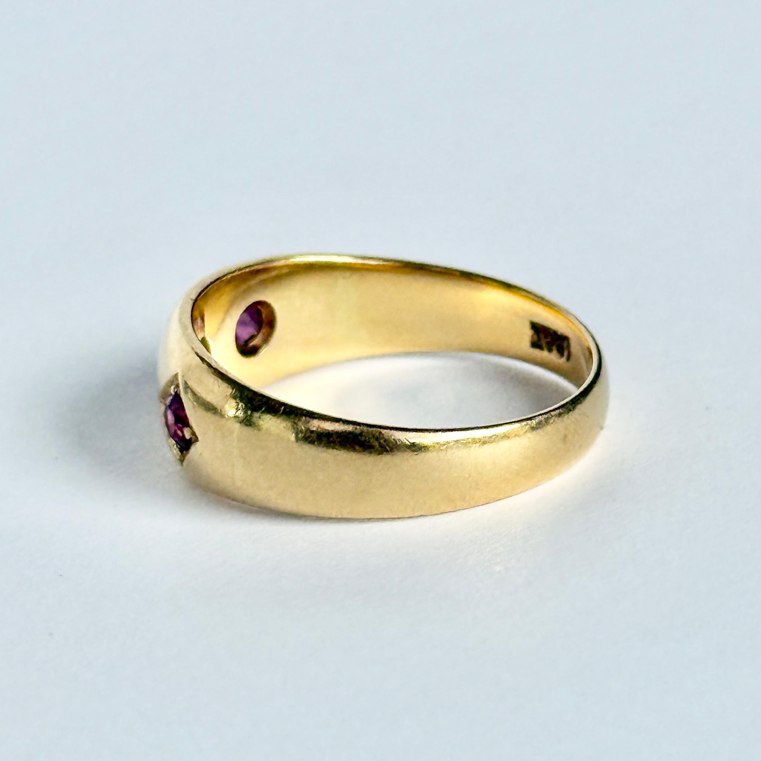 Vintage Ruby and Diamond 18 Carat Gold Three-Stone Star Setting Ring For Sale 2