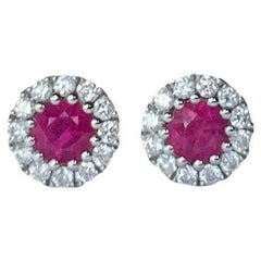 Clous d'oreilles grappe vintage en or blanc 18 carats avec rubis et diamants