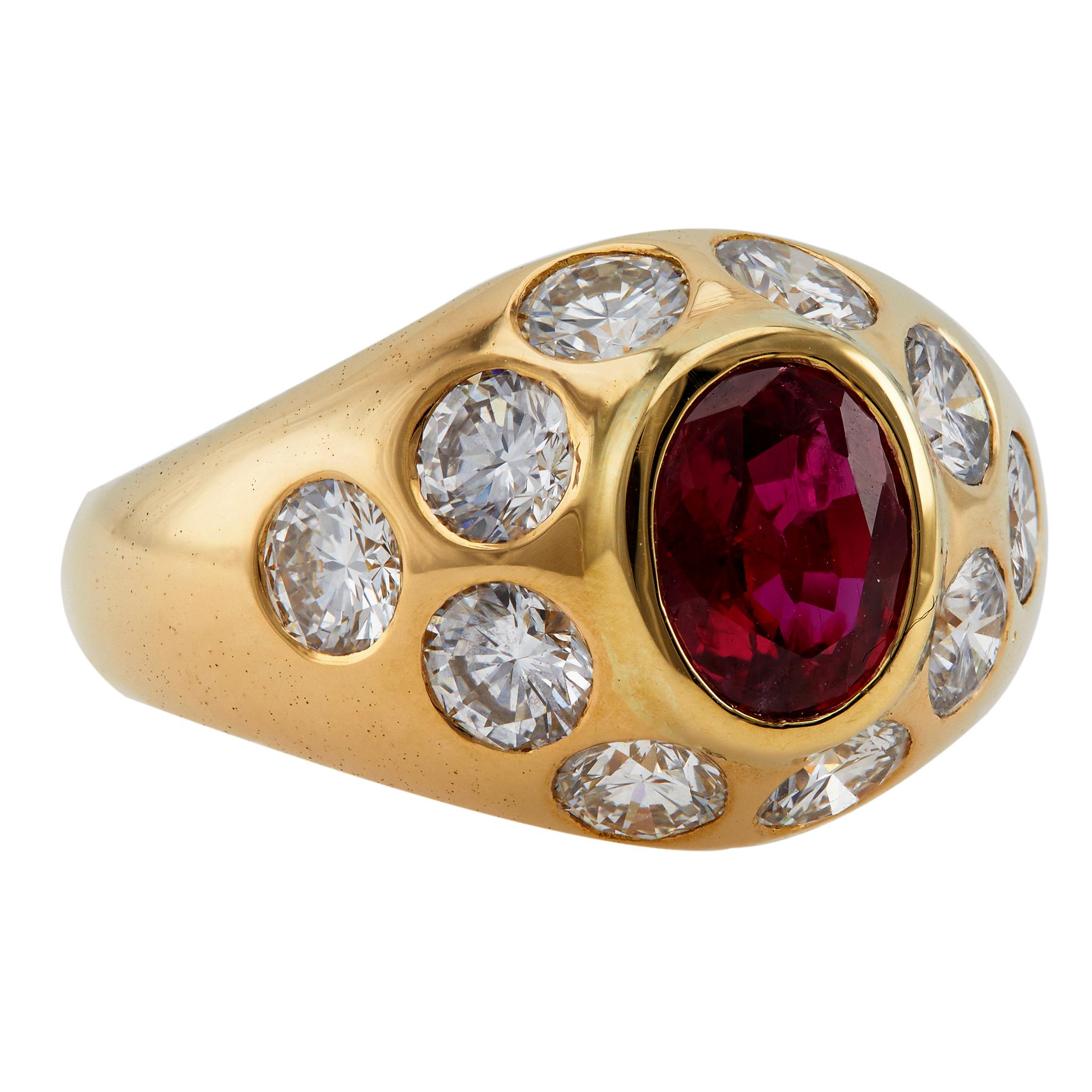 Women's or Men's Vintage Ruby and Diamond 18k Yellow Gold Ring For Sale