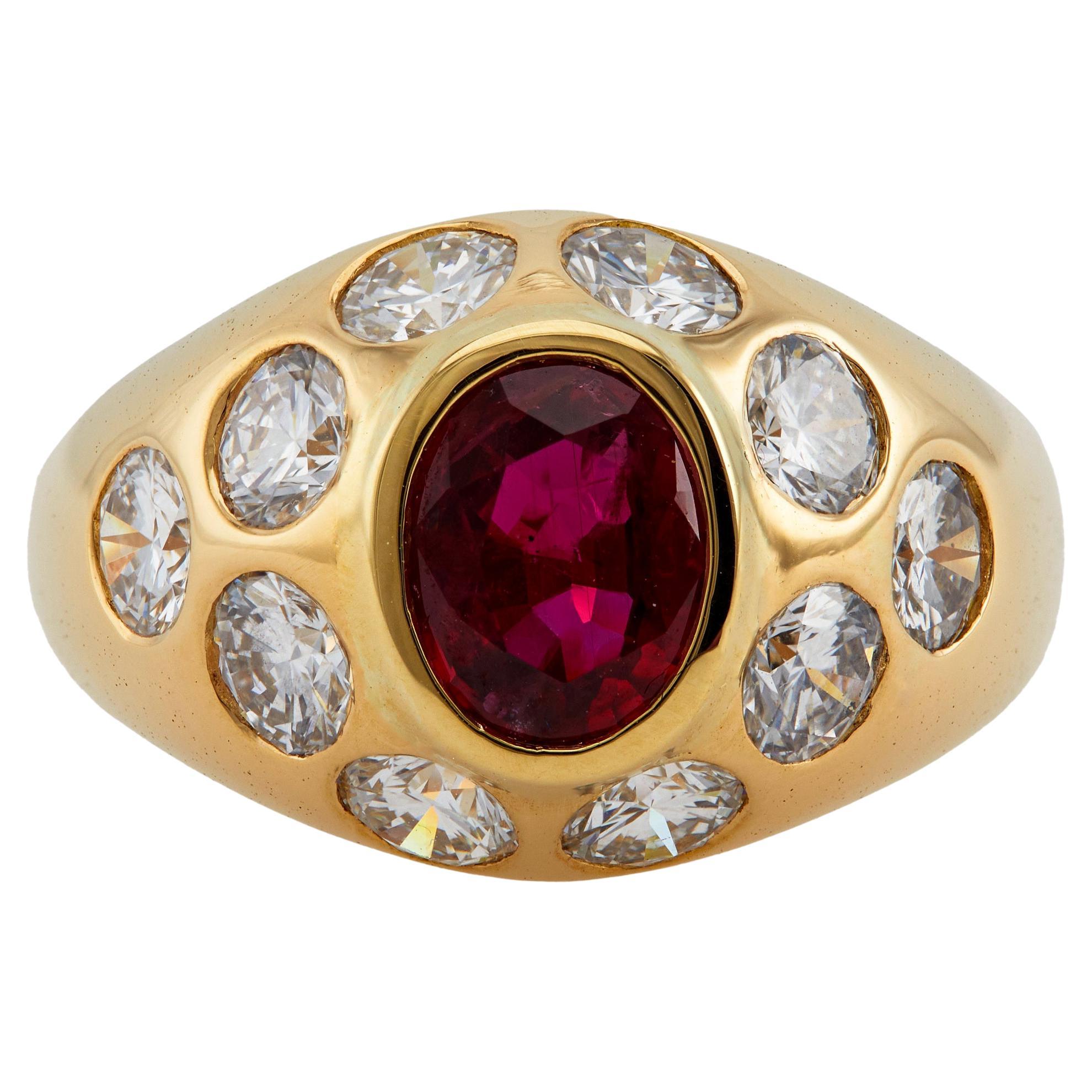 Vintage Ruby and Diamond 18k Yellow Gold Ring For Sale
