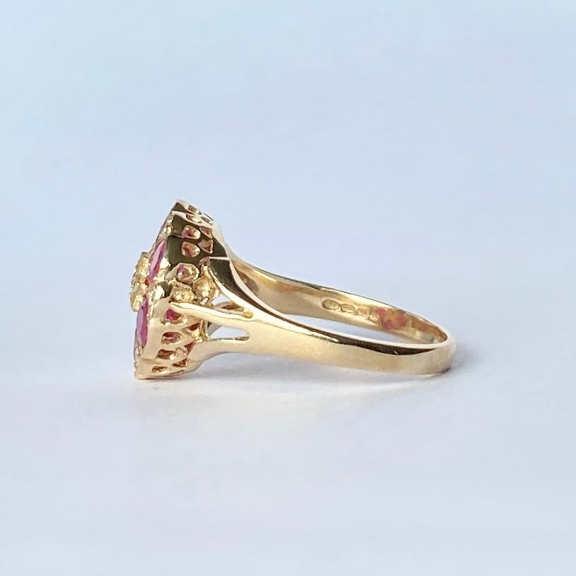 Rubin- und Diamant 9 Karat Gold Cluster-Ring (Brillantschliff) im Angebot