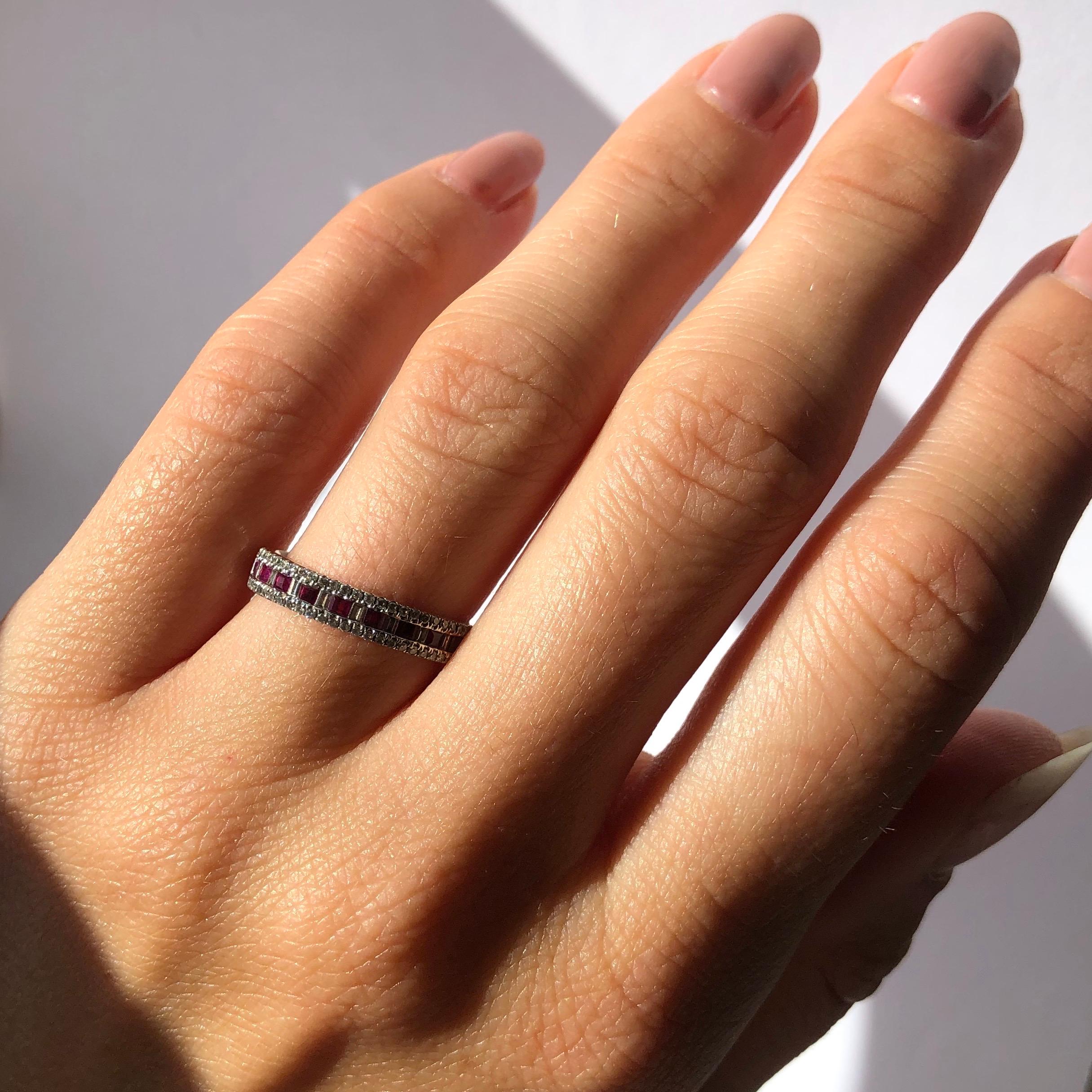 Halb-Eternity-Ring mit Rubin und Diamant aus 9 Karat Gold im Zustand „Gut“ im Angebot in Chipping Campden, GB