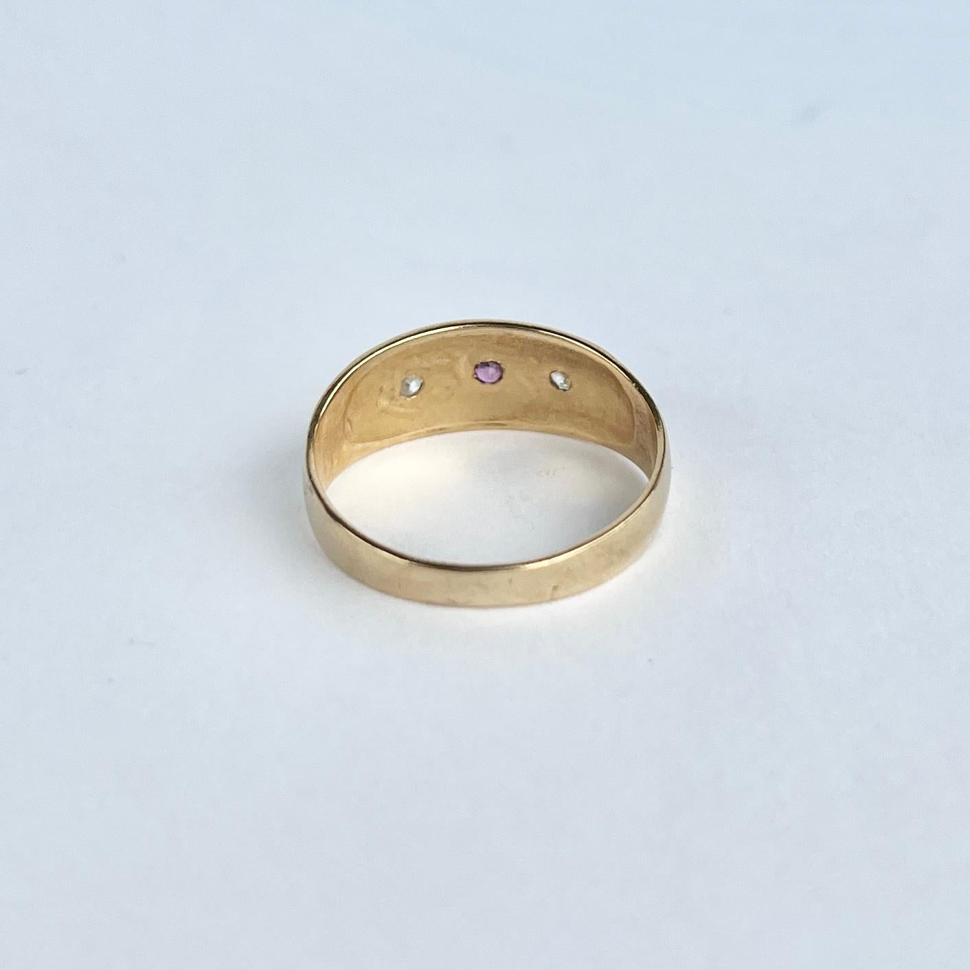 Anillo vintage de oro de 9 quilates engarzado en estrella de rubíes y diamantes Corte redondo en venta