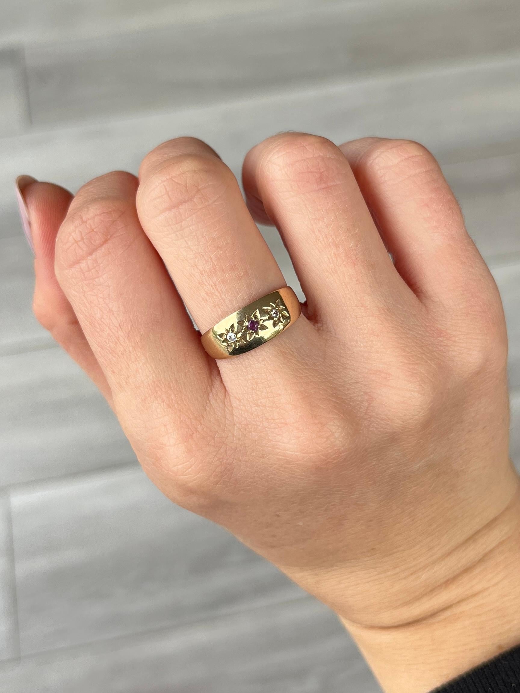 Anillo vintage de oro de 9 quilates engarzado en estrella de rubíes y diamantes en Bueno estado para la venta en Chipping Campden, GB