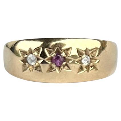 Anillo vintage de oro de 9 quilates engarzado en estrella de rubíes y diamantes en venta
