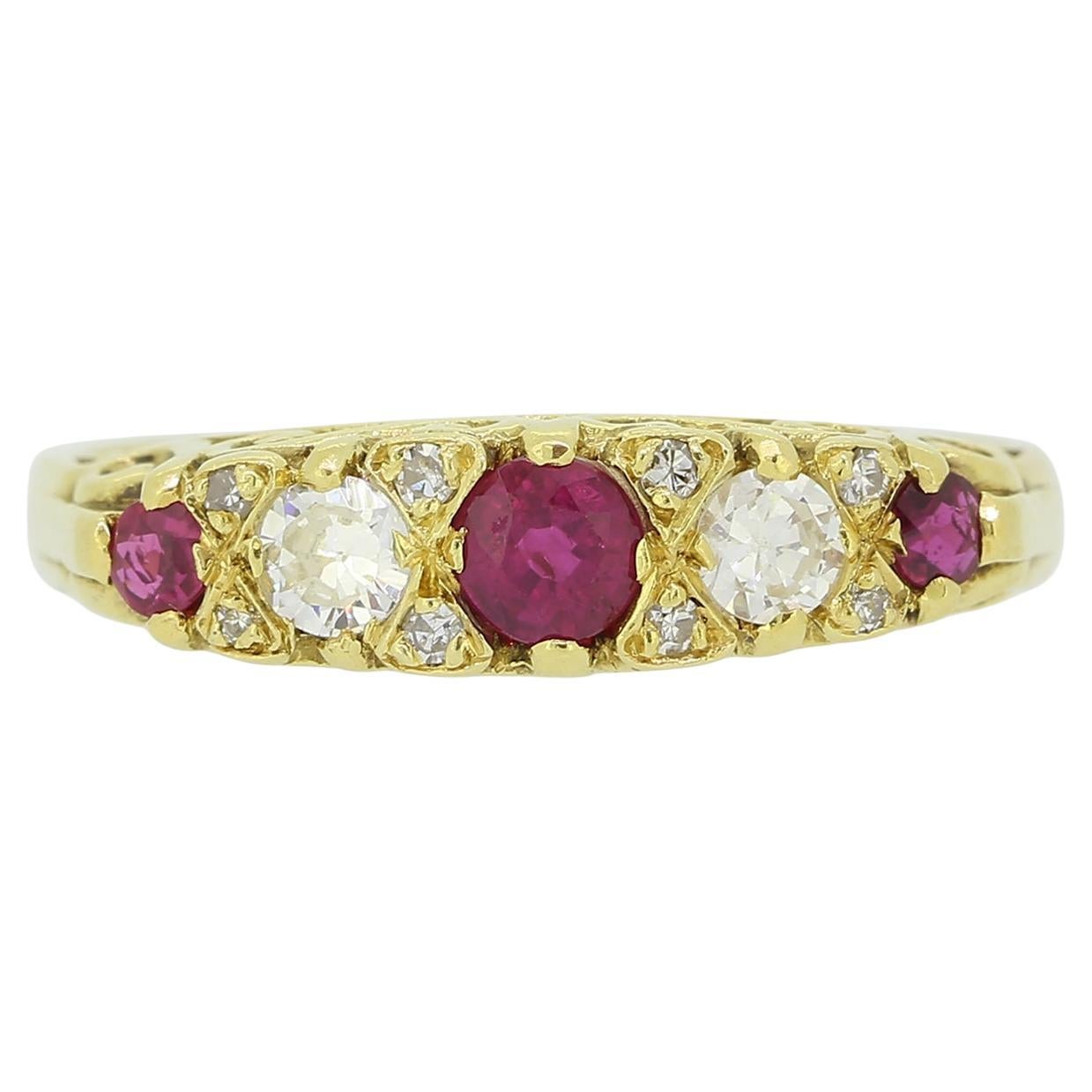 Bague vintage en rubis et diamants