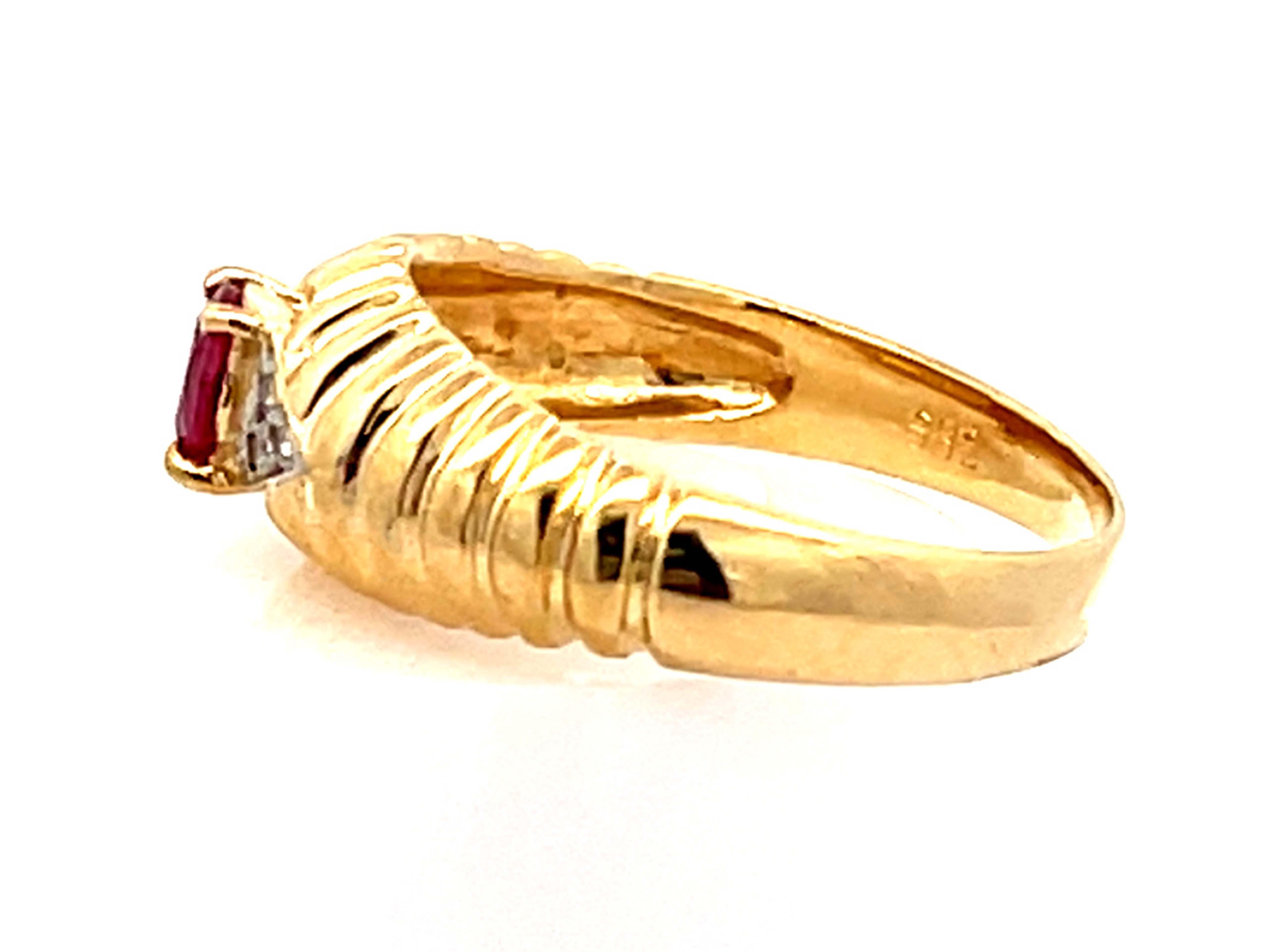 Vintage Ruby and Diamond Band Ring in 14k Yellow Gold In Excellent Condition For Sale In Honolulu, HI
