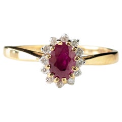 Anillo vintage con rubíes y diamantes en racimo, de oro amarillo de 9k