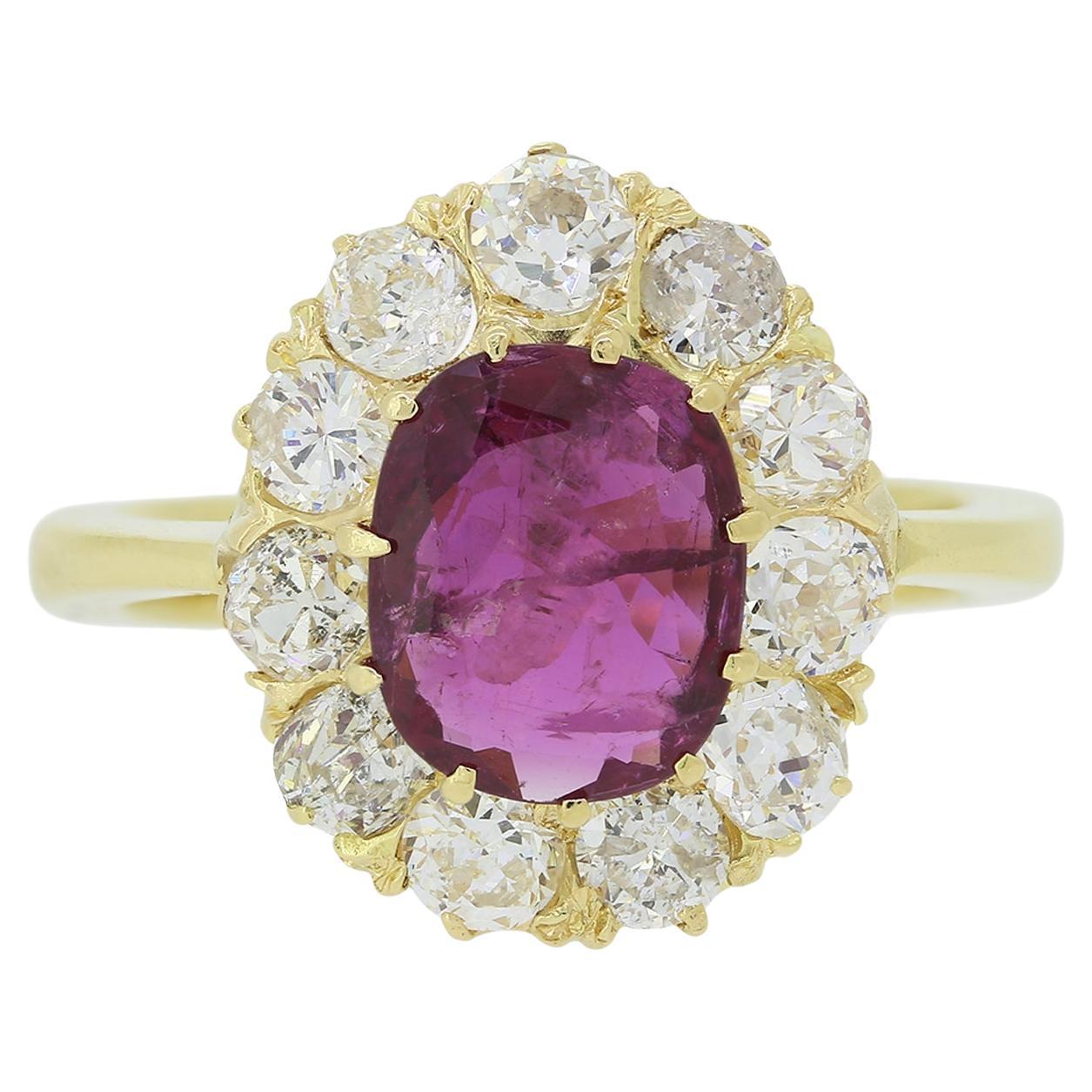 Vintage Cluster-Ring mit Rubin und Diamant im Angebot