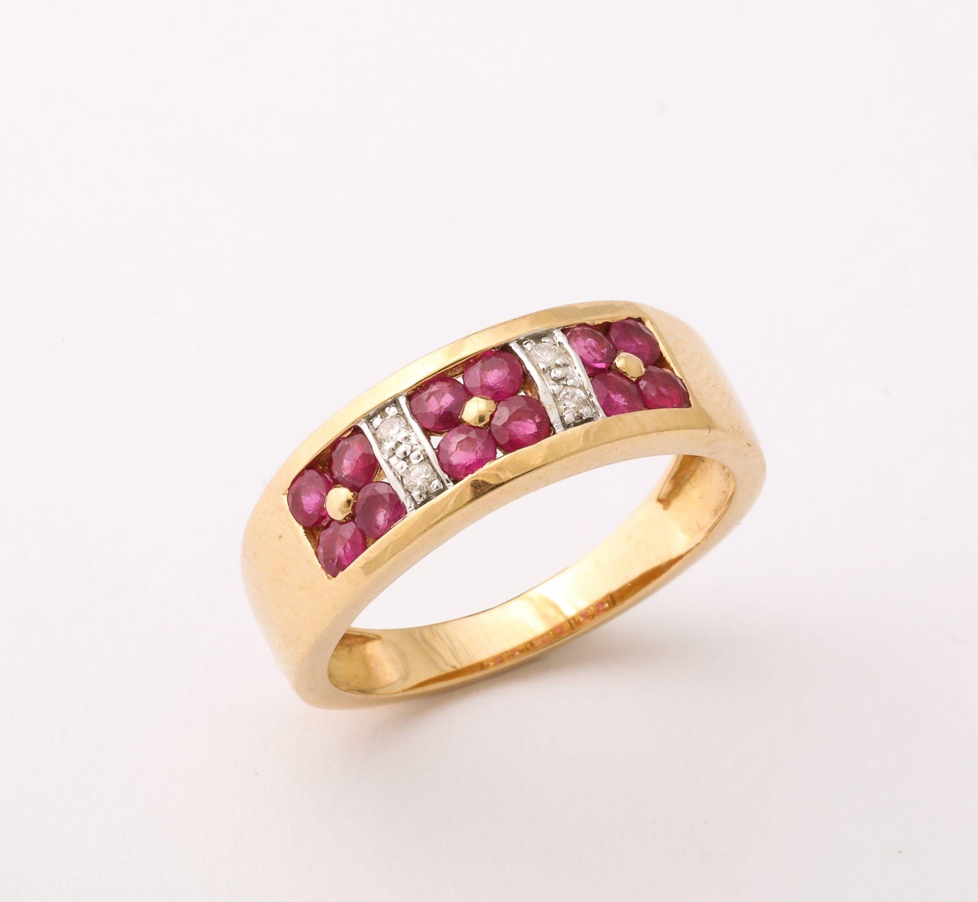 Bague en or vintage avec rubis et diamants en vente 6