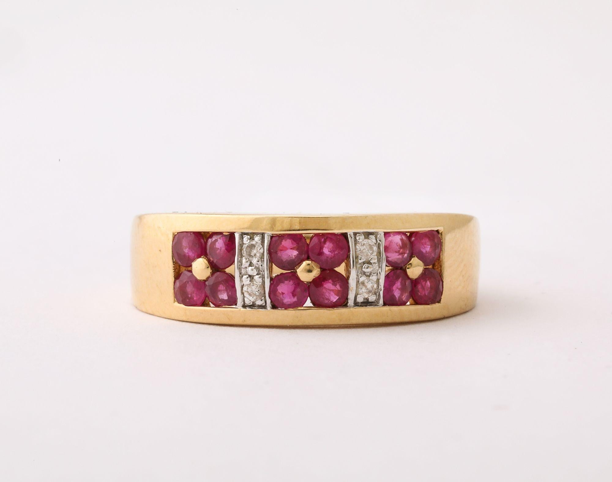 Bague en or vintage avec rubis et diamants Bon état - En vente à New York, NY
