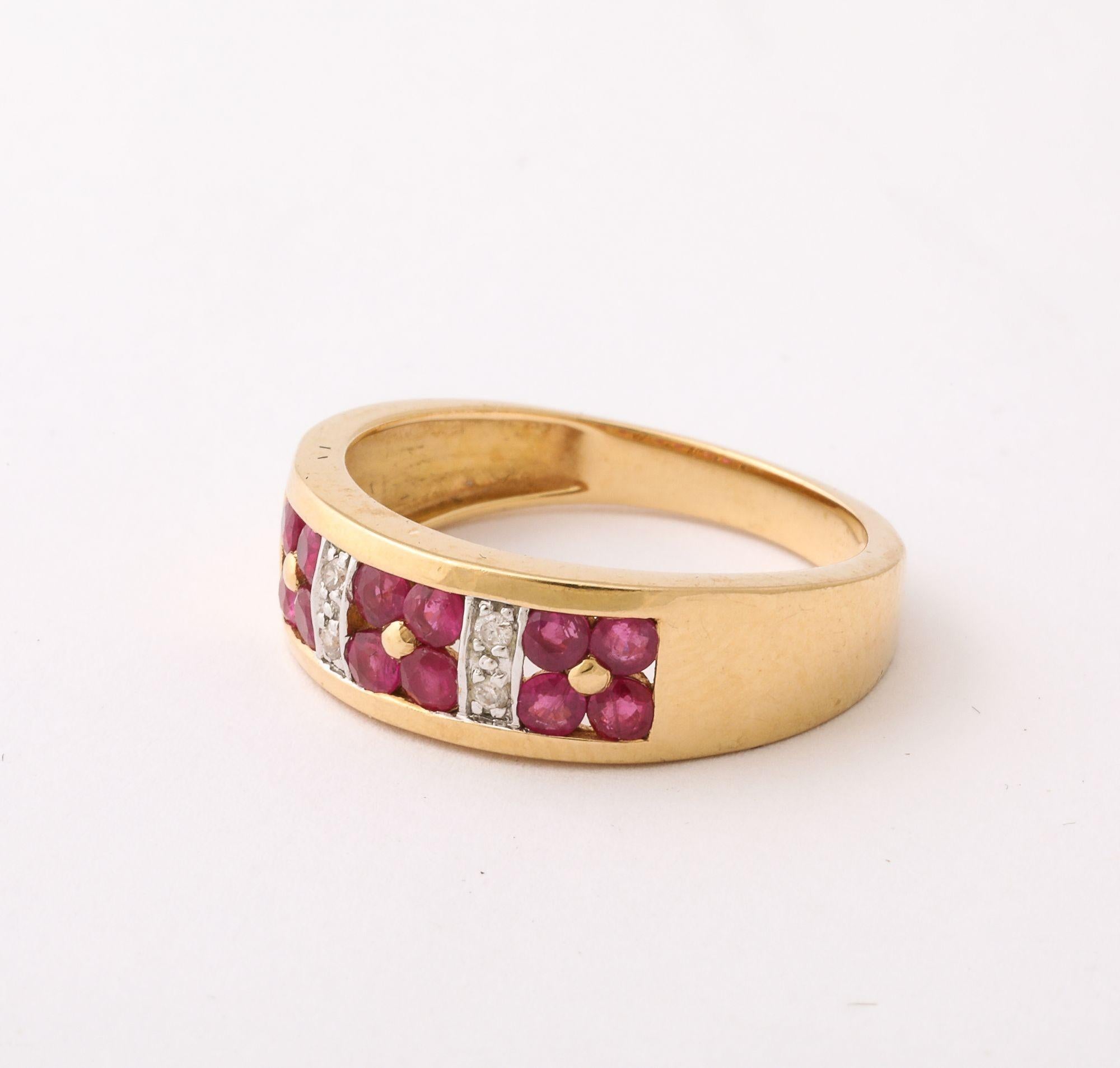 Bague en or vintage avec rubis et diamants Pour femmes en vente