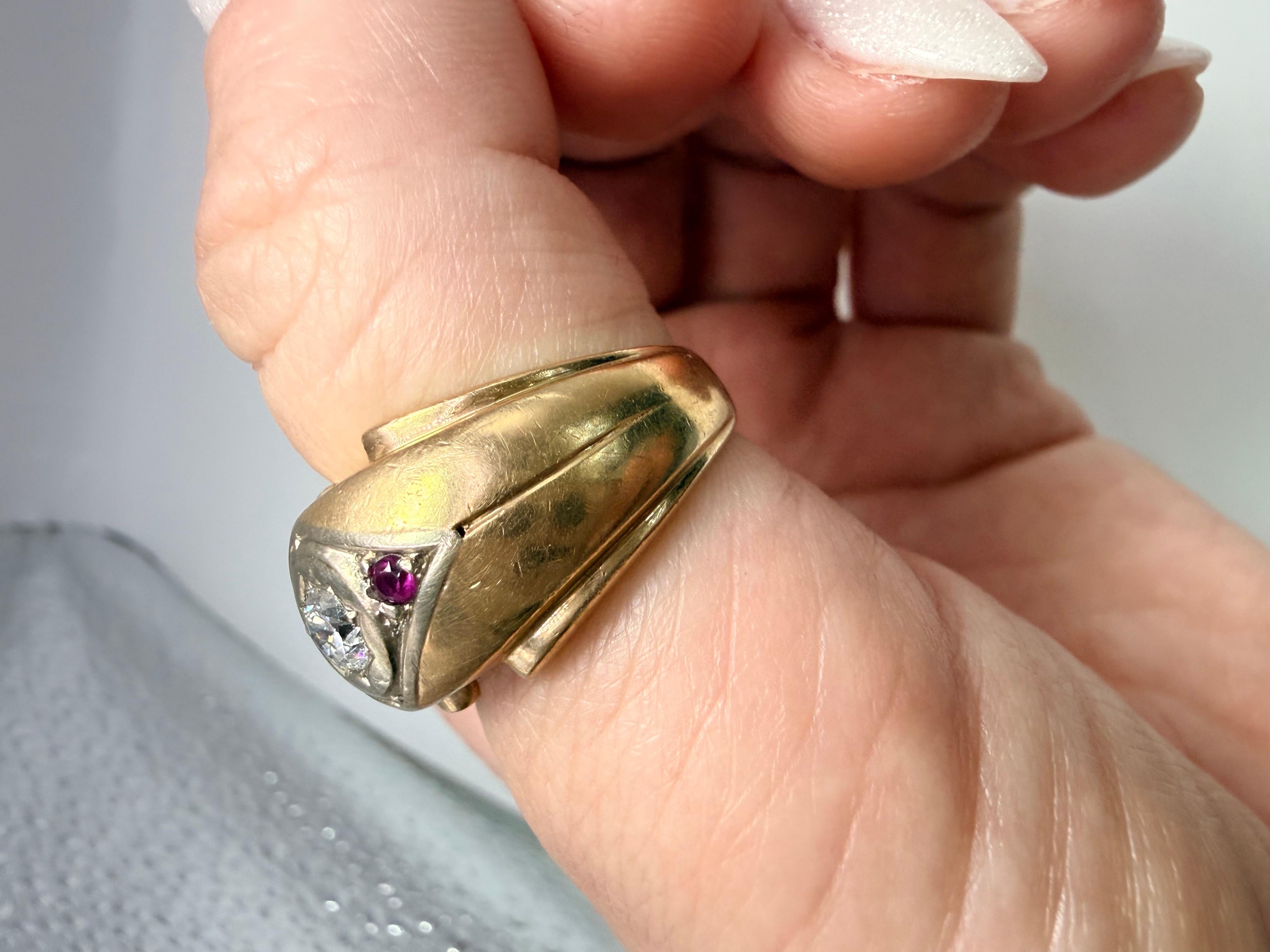 Vintage ruby and diamond ring 14Kt gold year is unknown In condizioni ottime in vendita a Boca Raton, FL