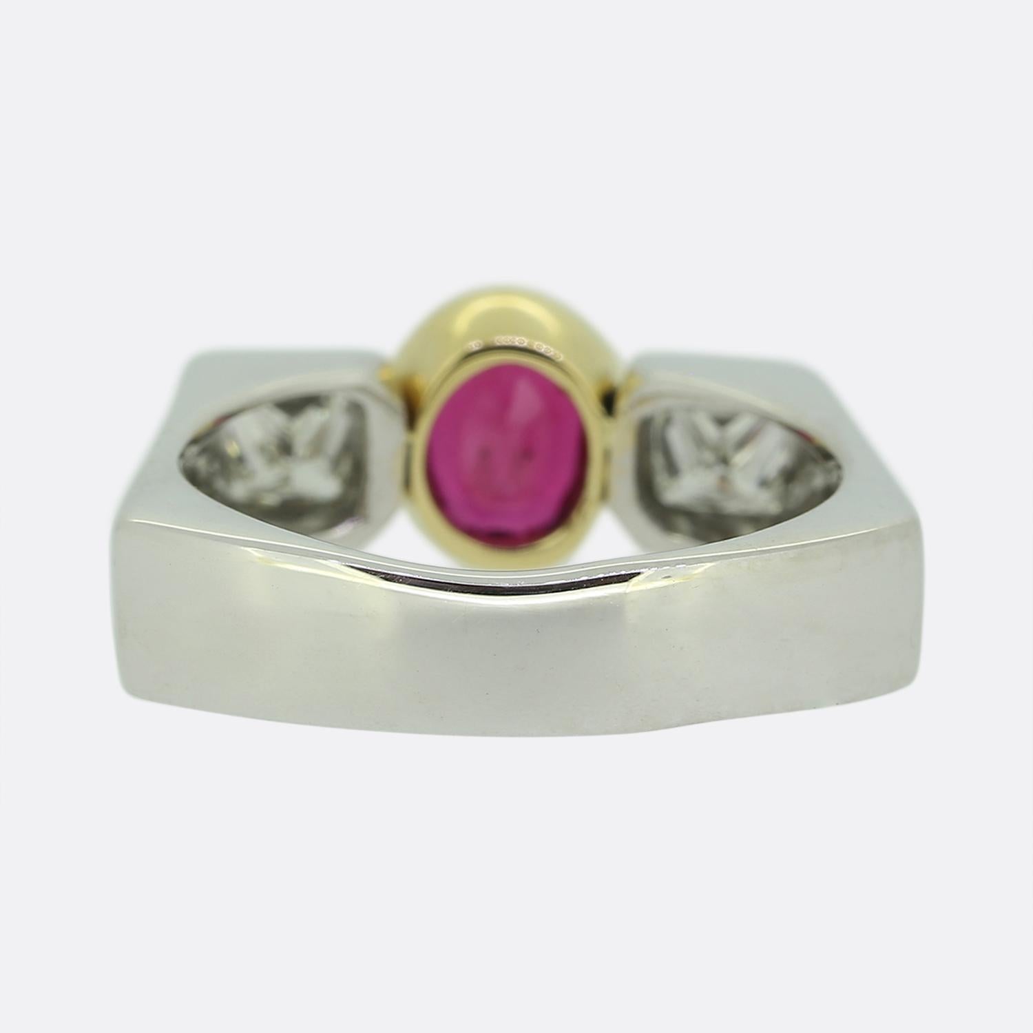 Anillo vintage de tres piedras de rubí y diamantes en Bueno estado para la venta en London, GB