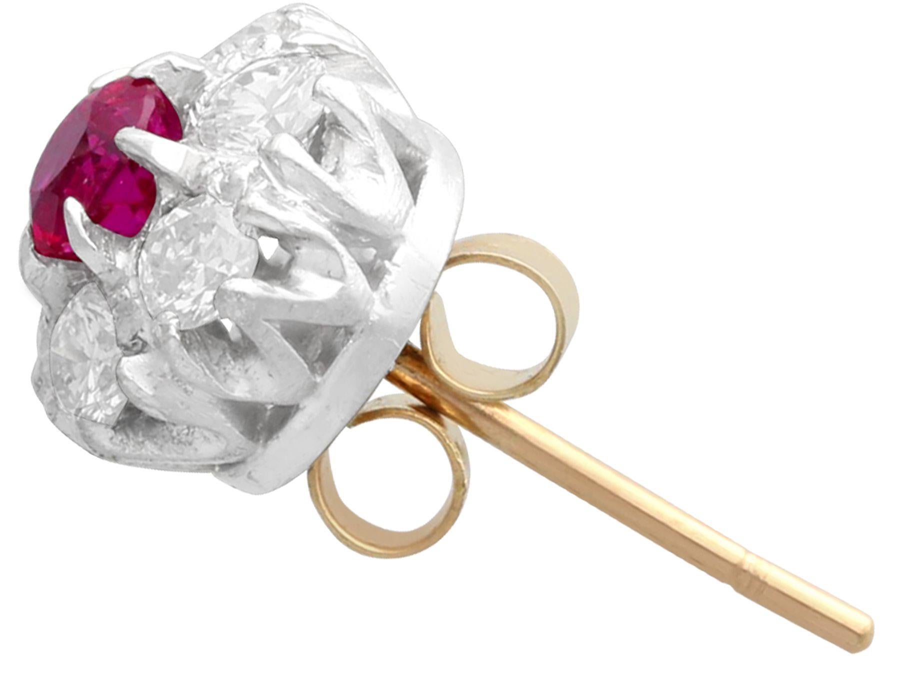 Ein feines und beeindruckendes Paar Vintage-Ohrstecker mit 0,56 Karat Rubin und 0,48 Karat Diamant aus 18 Karat Weißgold und 18 Karat Gelbgold; Teil unserer vielfältigen Edelsteinschmuck-Kollektionen

Diese feinen und beeindruckenden