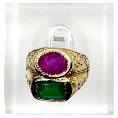 Vintage Ruby and Emerald Two-Stone Toi et Moi Carved Gold Statement Ring