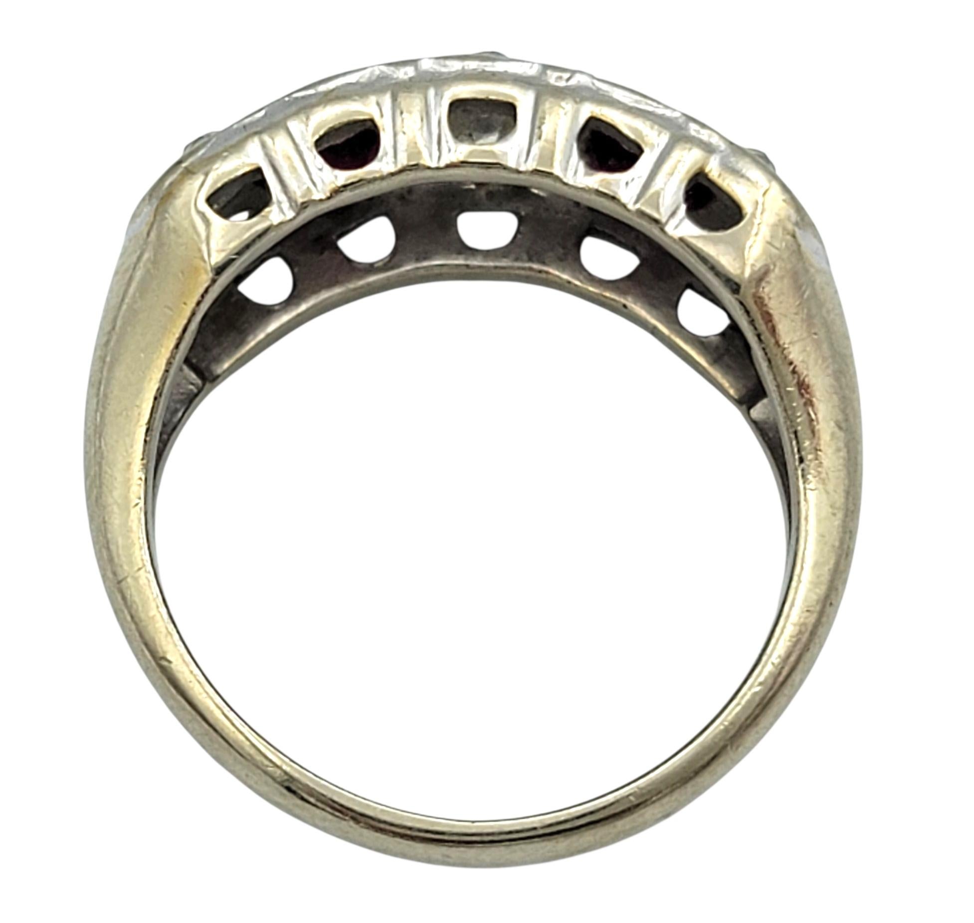 Vintage Ruby and Old Mine Cut Diamond Wide Band Ring in 14 Karat White Gold (Bague à large bande en or blanc 14 carats avec rubis et diamants taillés à l'ancienne) Bon état - En vente à Scottsdale, AZ