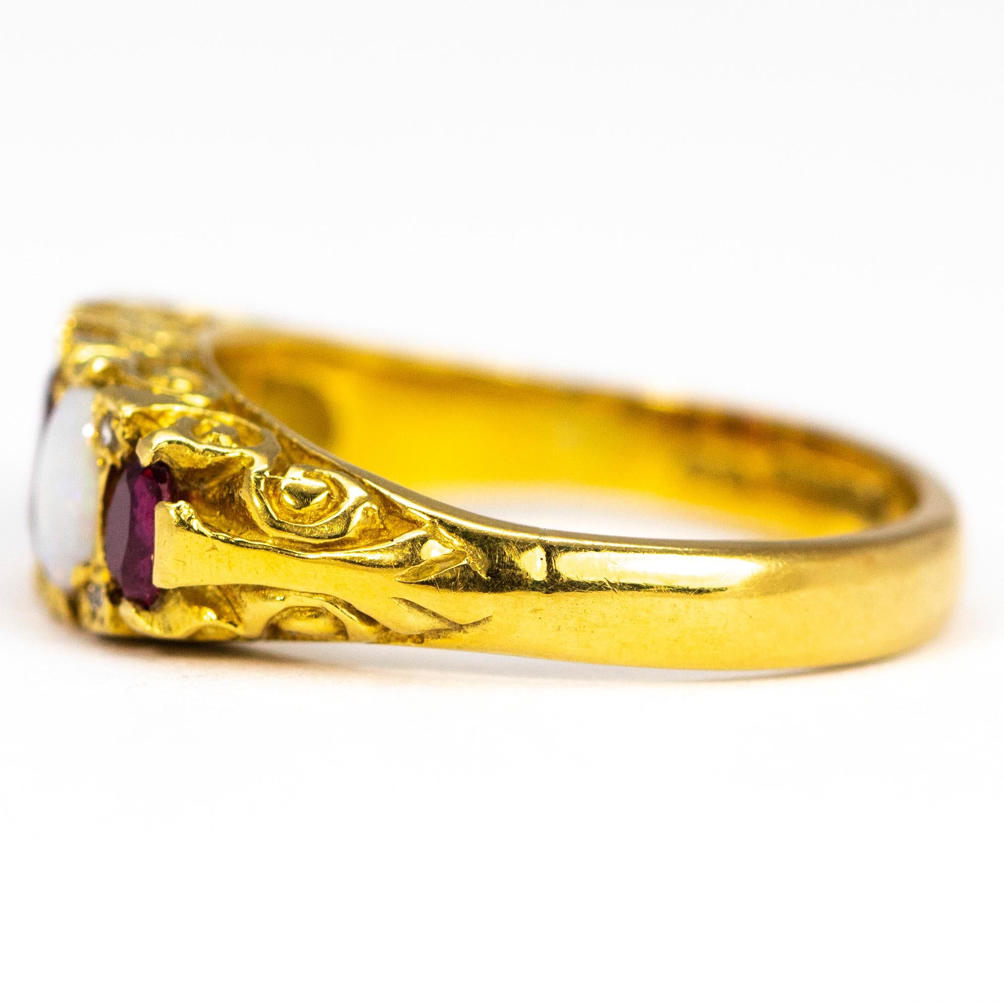 Moderno Anello d'epoca con cinque pietre in oro 18 carati con rubino e opale in vendita