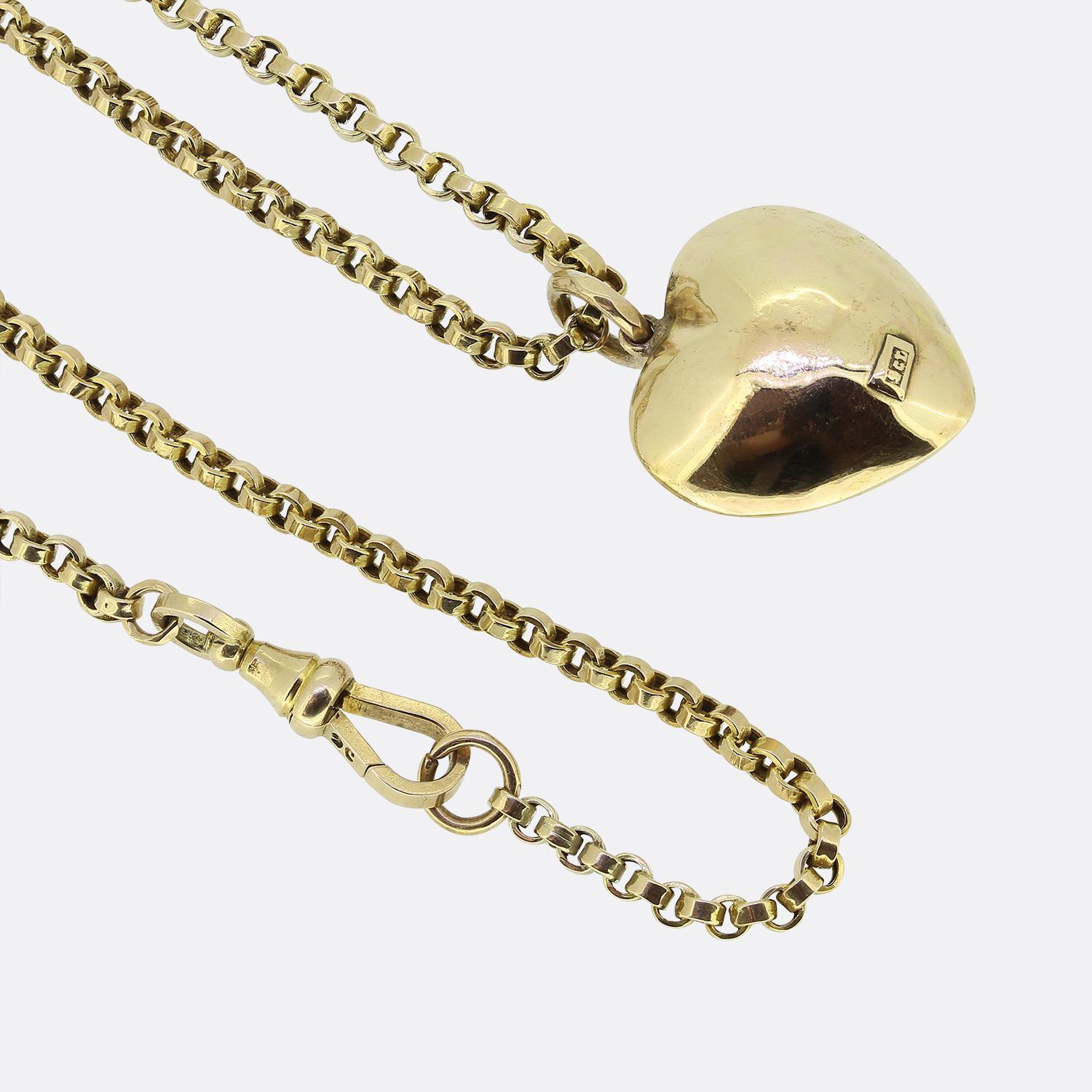 Taille ronde Collier vintage avec pendentif en forme de cœur en rubis et perles en vente