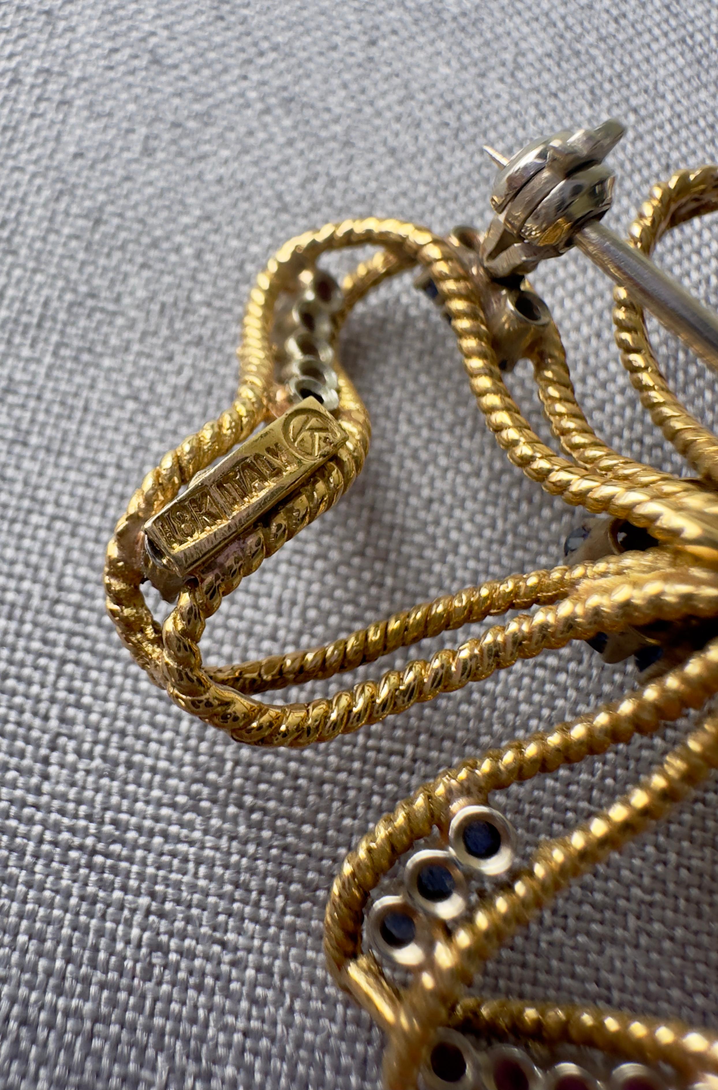 Broche vintage en or jaune 18k sertie de rubis et de saphirs en vente 4