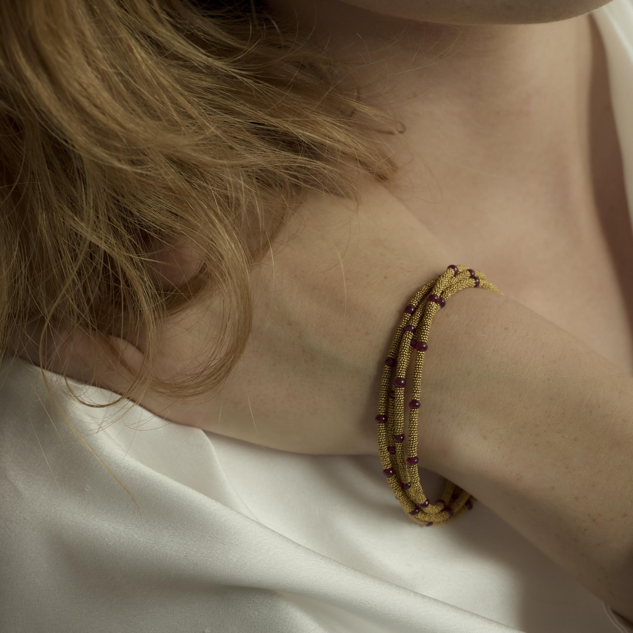 Uncut Vintage ruby beads 22k yellow gold bracelet For Sale