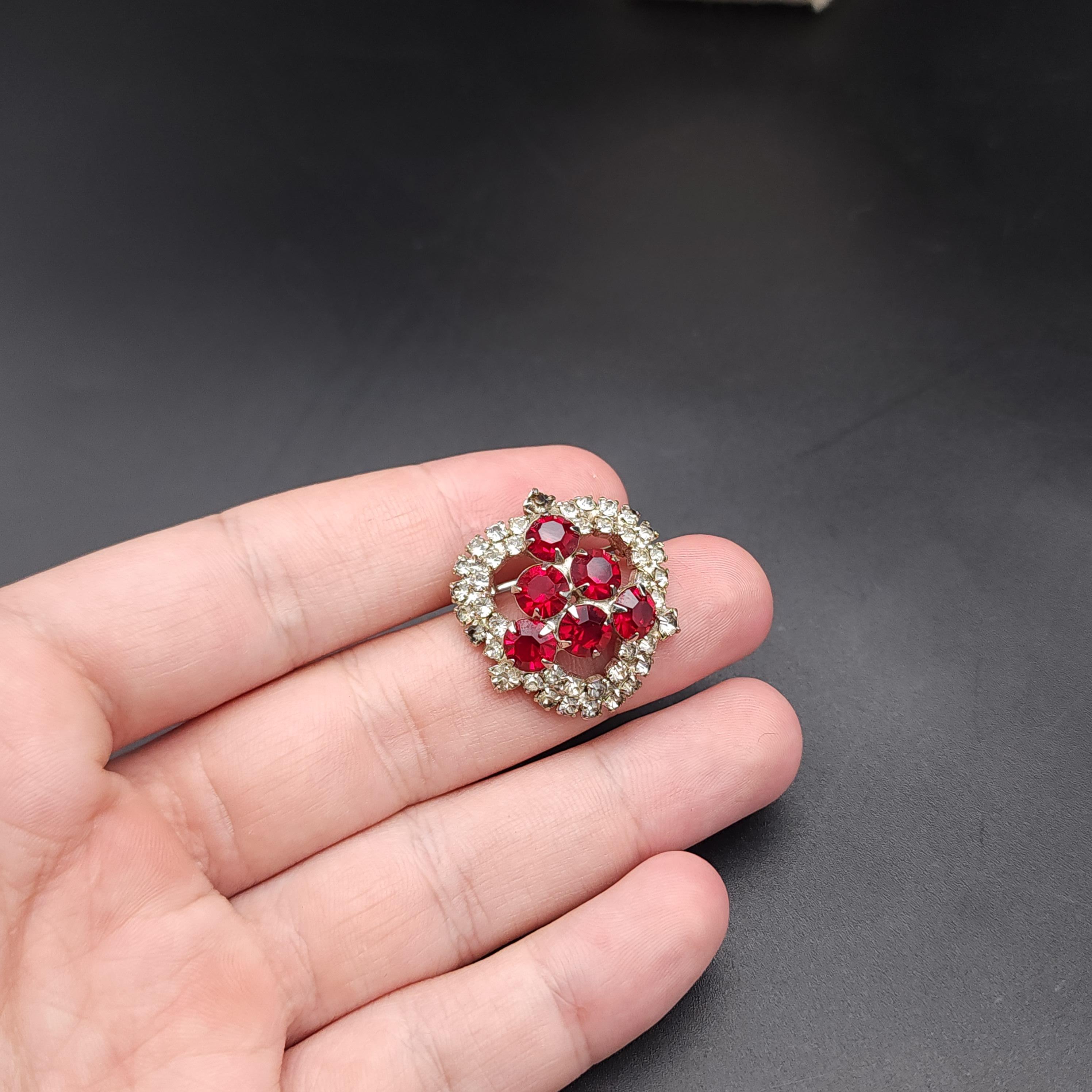 Round Cut Vintage Ruby Crystal Brooch, Regal Motif, Silver-Tone Setting Mid 1900s For Sale