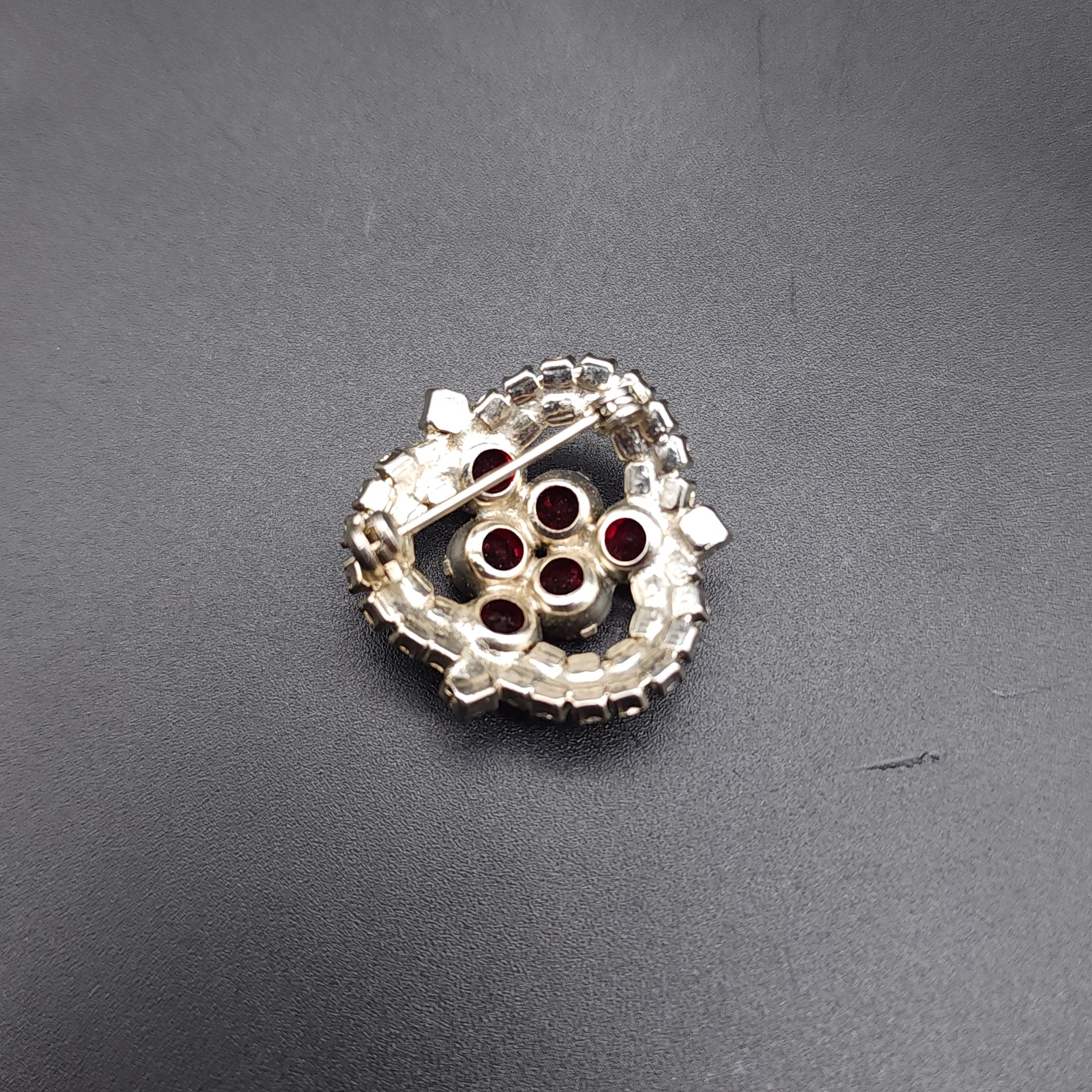 Vintage Ruby Crystal Brooch, Regal Motif, Silver-Tone Setting Mid 1900s In Excellent Condition For Sale In Milford, DE