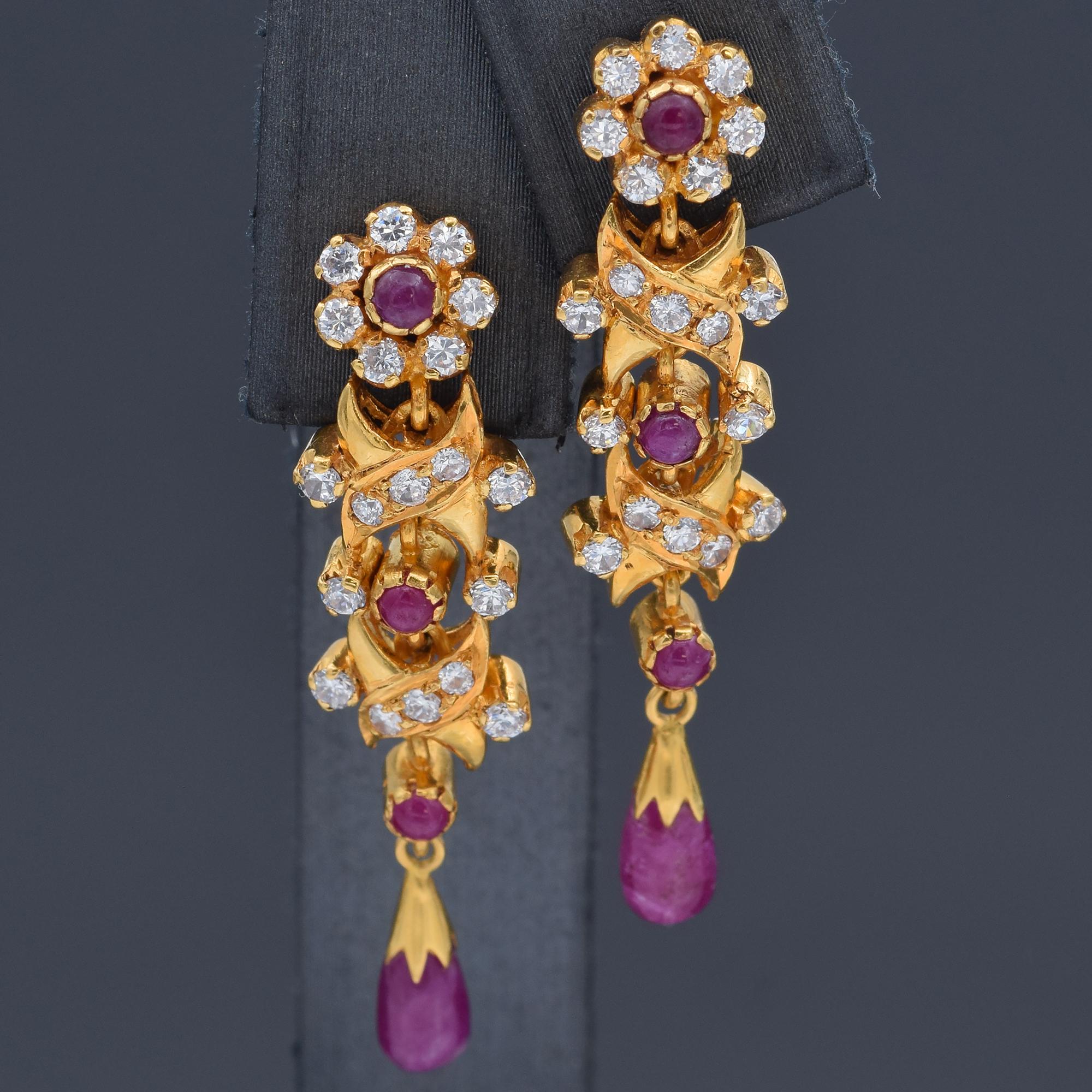 Vintage Ruby & CZ 22K Yellow Gold Screw-Back Drop Earrings In Good Condition For Sale In New York, NY