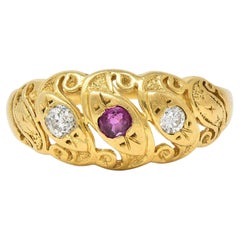 Anillo vintage de oro amarillo de 14 quilates con triple banda de serpiente y diamante rubí