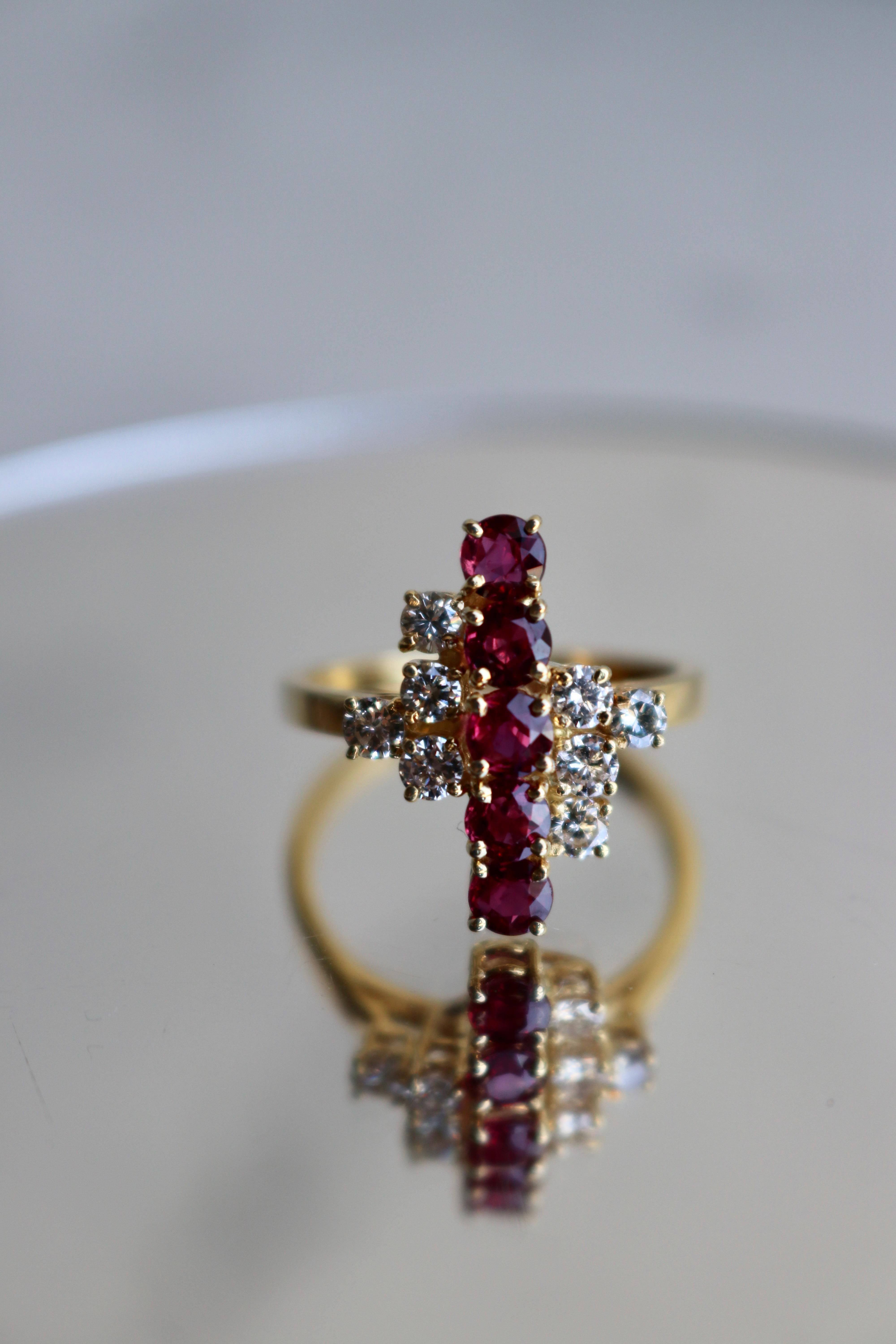 Women's or Men's Vintage Ruby Diamond 14k Yellow Gold Ring For Sale