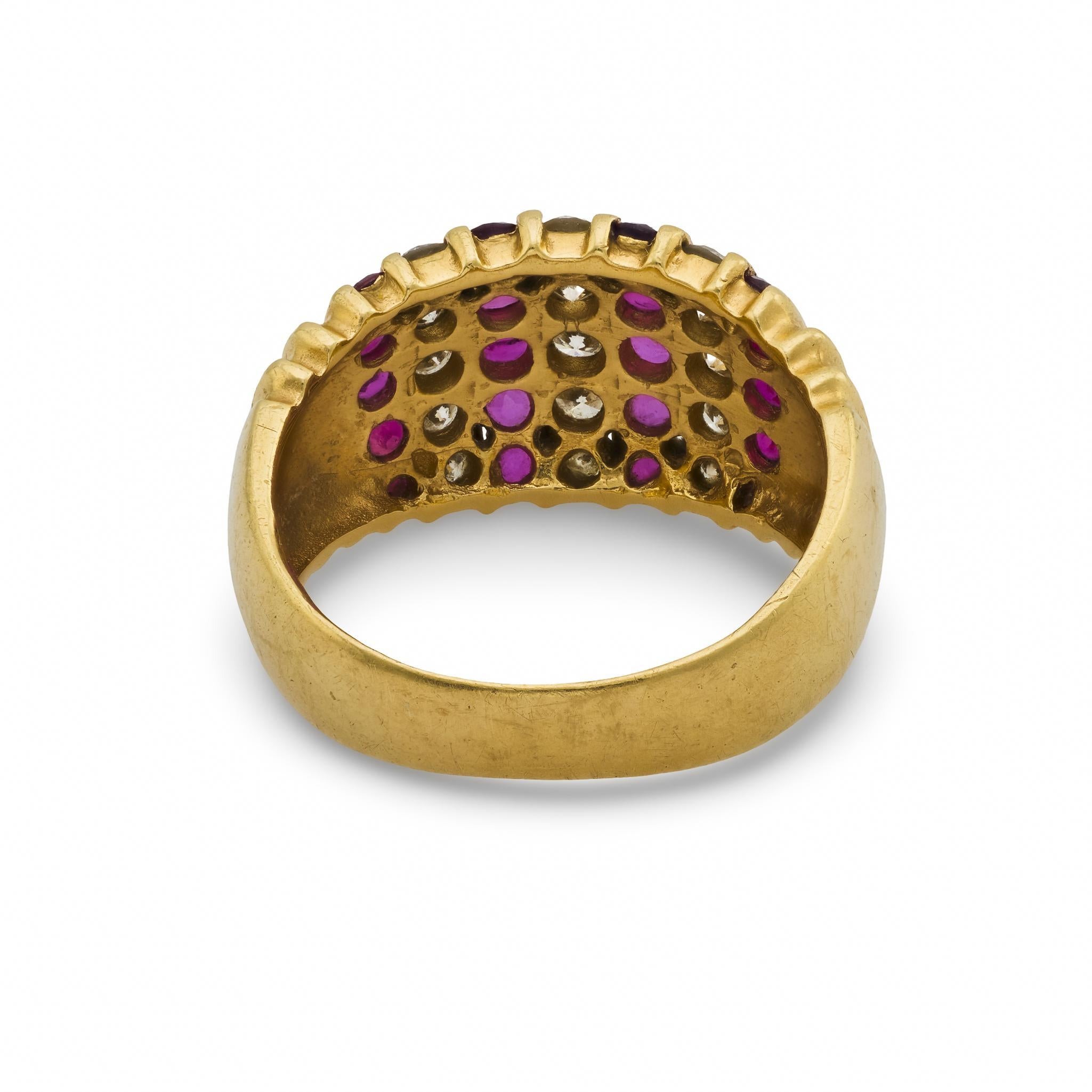 Bague vintage en or jaune 14k avec rubis et diamants en vente 1