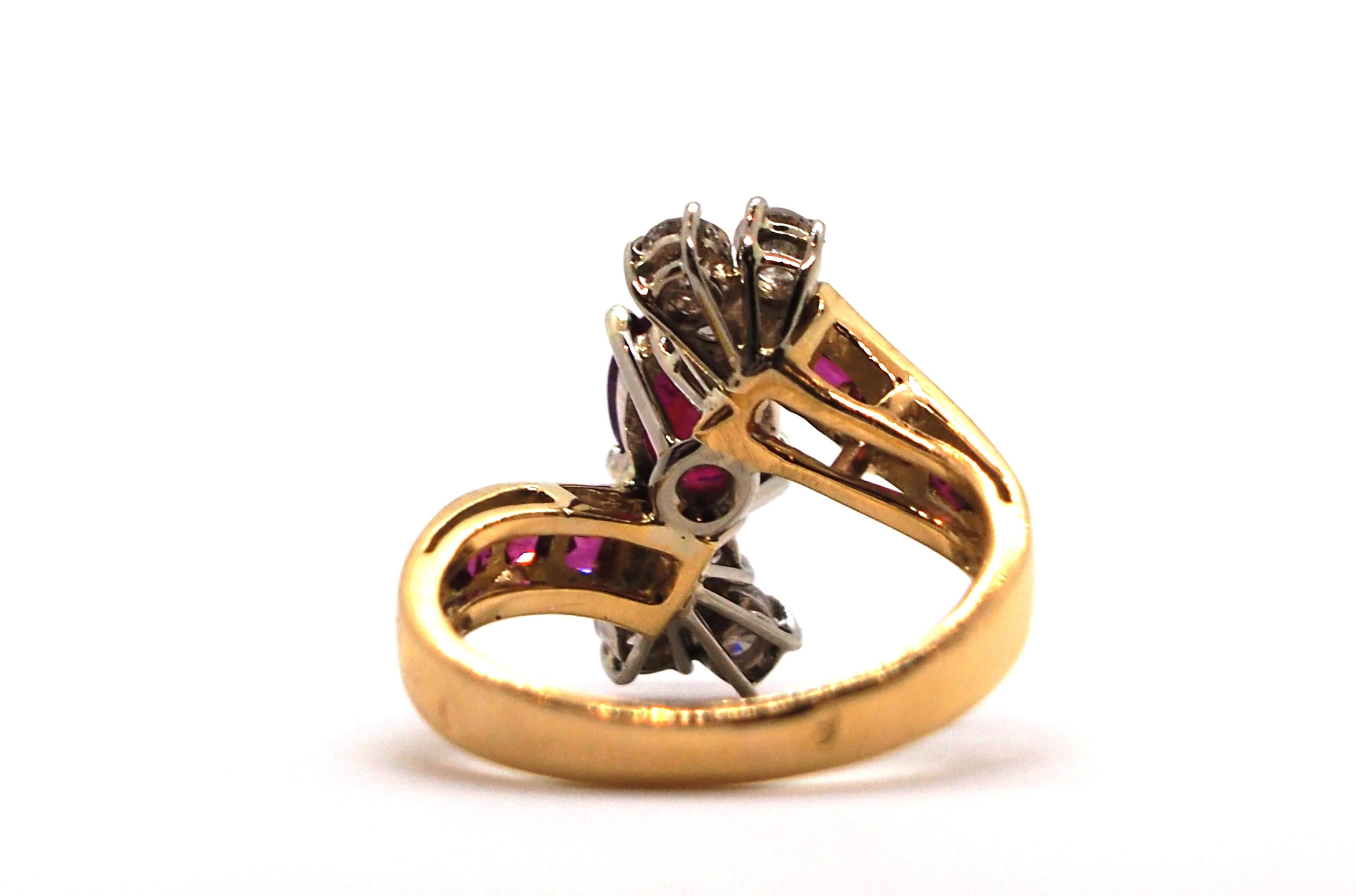 Vintage Ruby Diamond 18 Karat Yellow Gold Ring In Excellent Condition For Sale In Geneva, CH