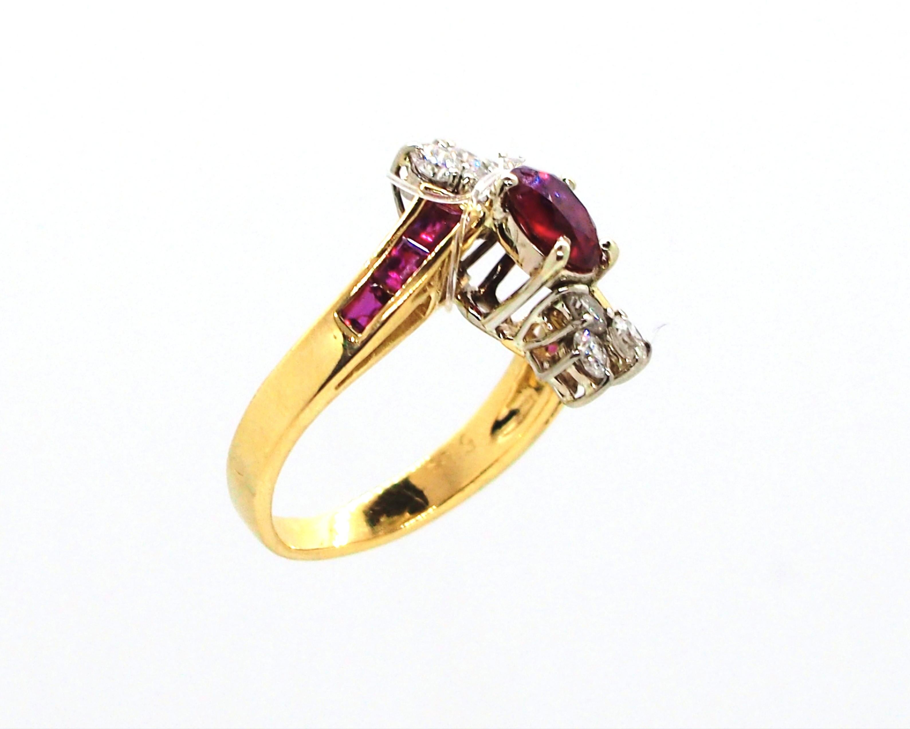 Women's Vintage Ruby Diamond 18 Karat Yellow Gold Ring For Sale