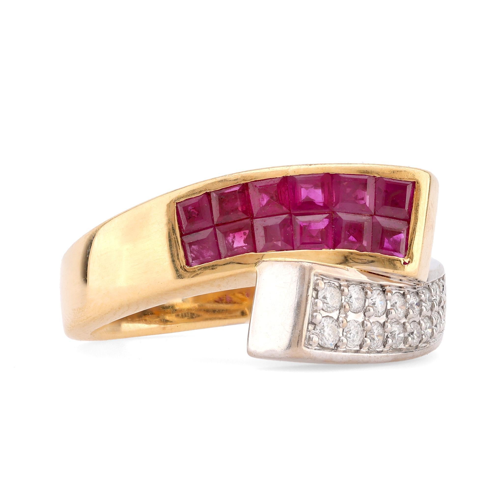 Moderne Bague bypass vintage en or blanc et jaune 18 carats avec diamants en vente