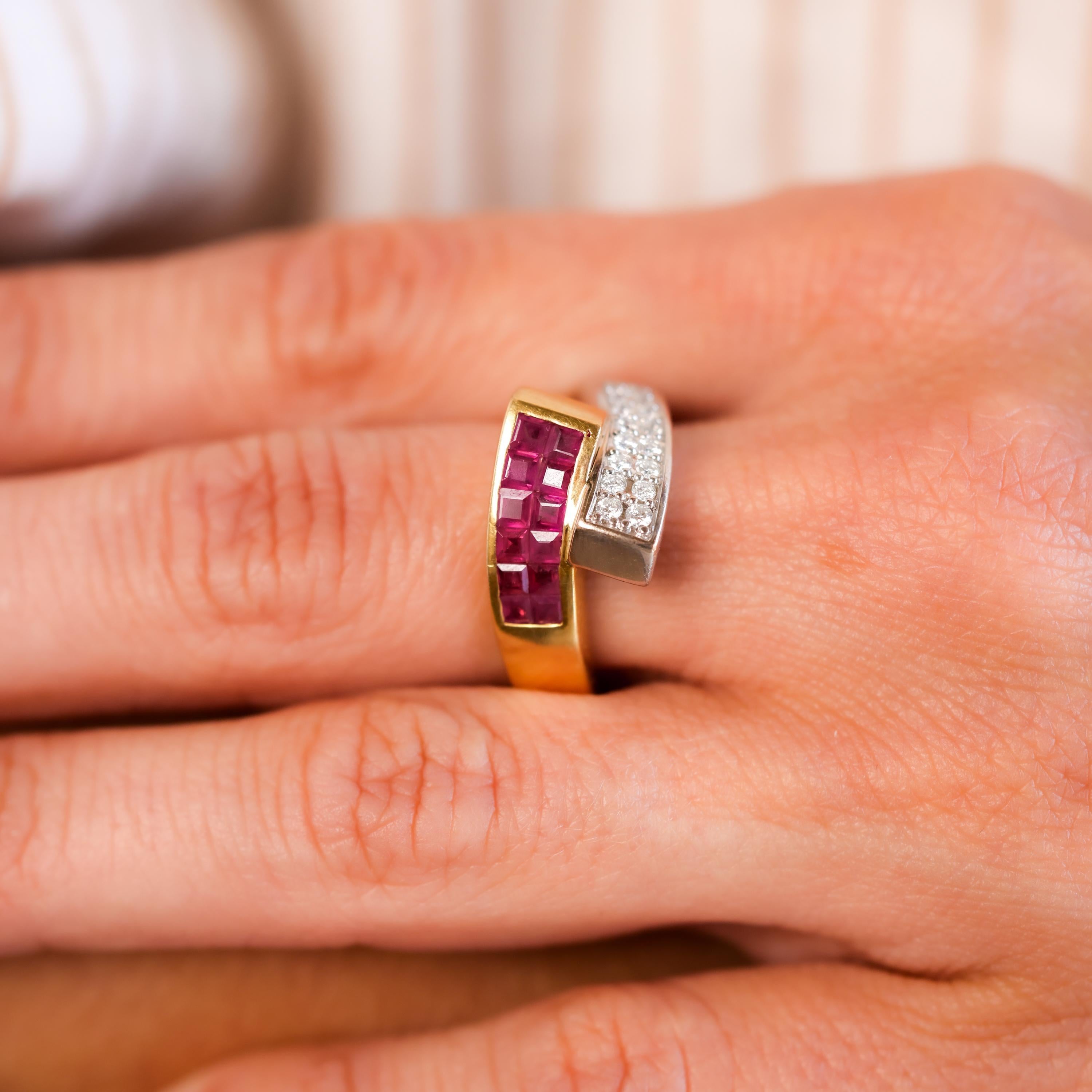 Taille carrée Bague bypass vintage en or blanc et jaune 18 carats avec diamants en vente