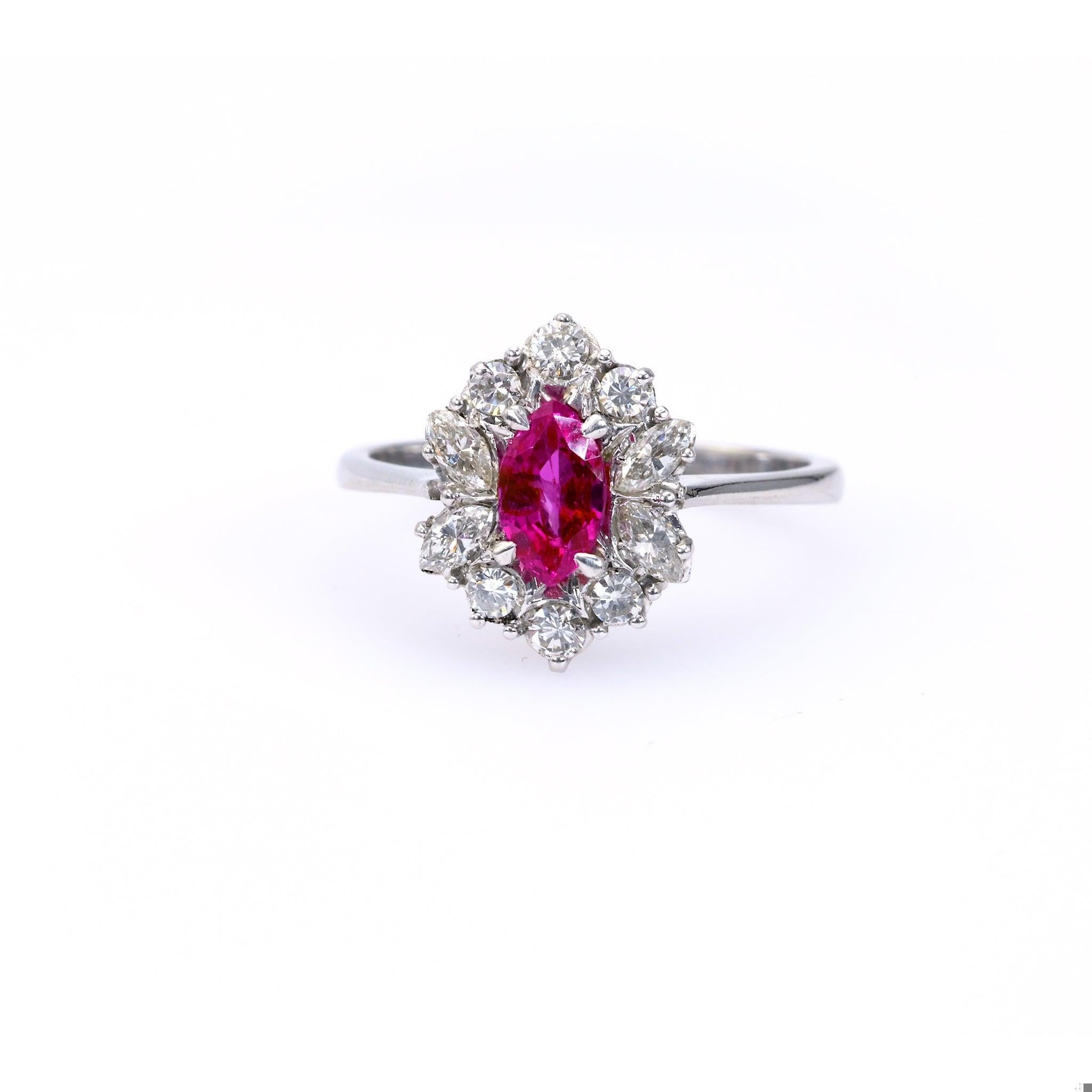 Vintage Ruby Diamond 18k White Gold Cluster Ring Damen im Angebot