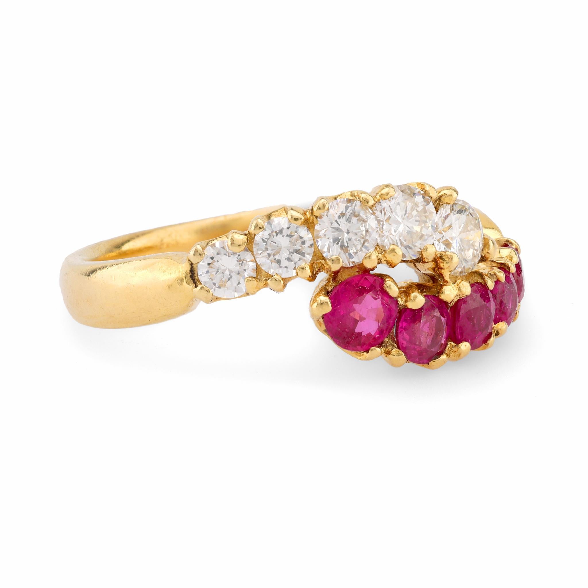 Bypass-Ring, Vintage, Rubin, Diamant, 18 Karat Gelbgold (Moderne)
