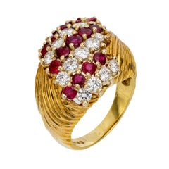 Anello cocktail vintage con rubino e diamante in oro giallo 18 carati