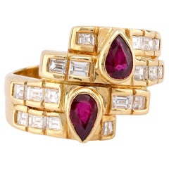Anillo vintage de oro amarillo de 18 quilates con rubí y diamantes