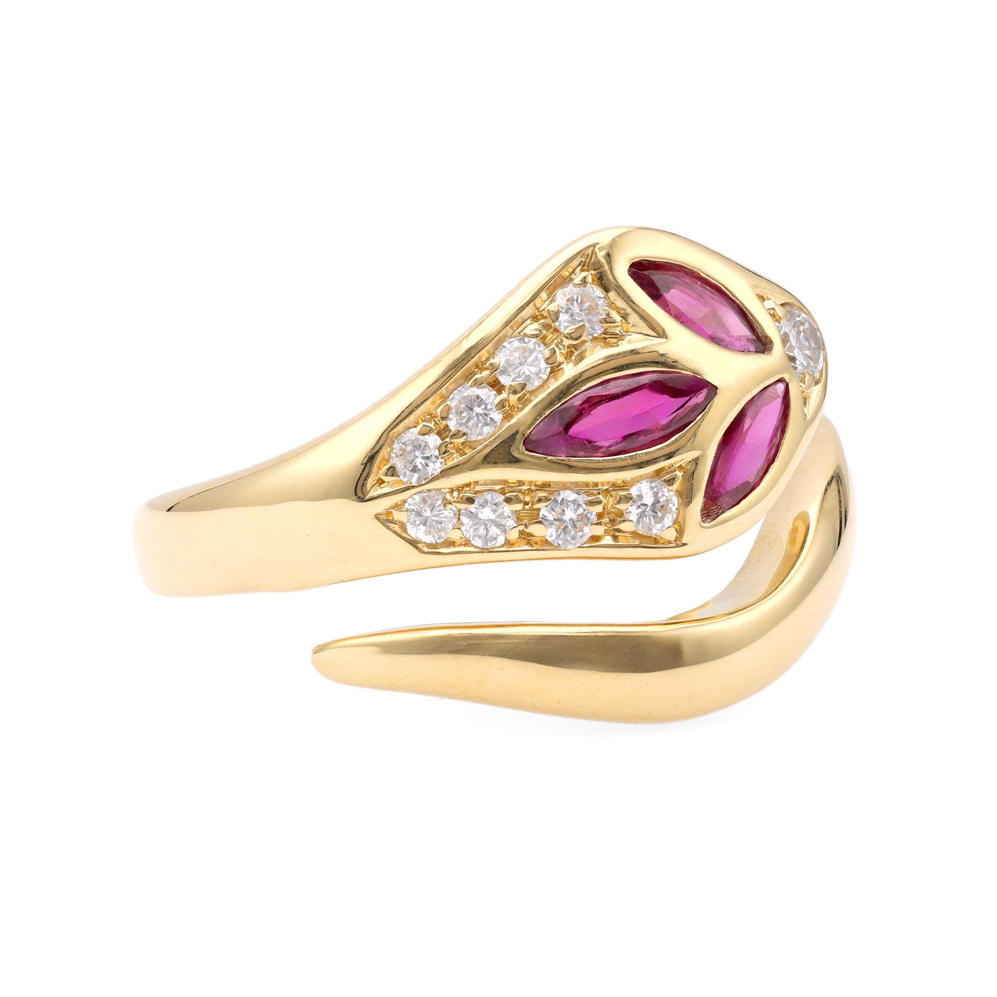 Vintage Ruby Diamond 18k Yellow Gold Snake Ring In Good Condition For Sale In Beverly Hills, CA