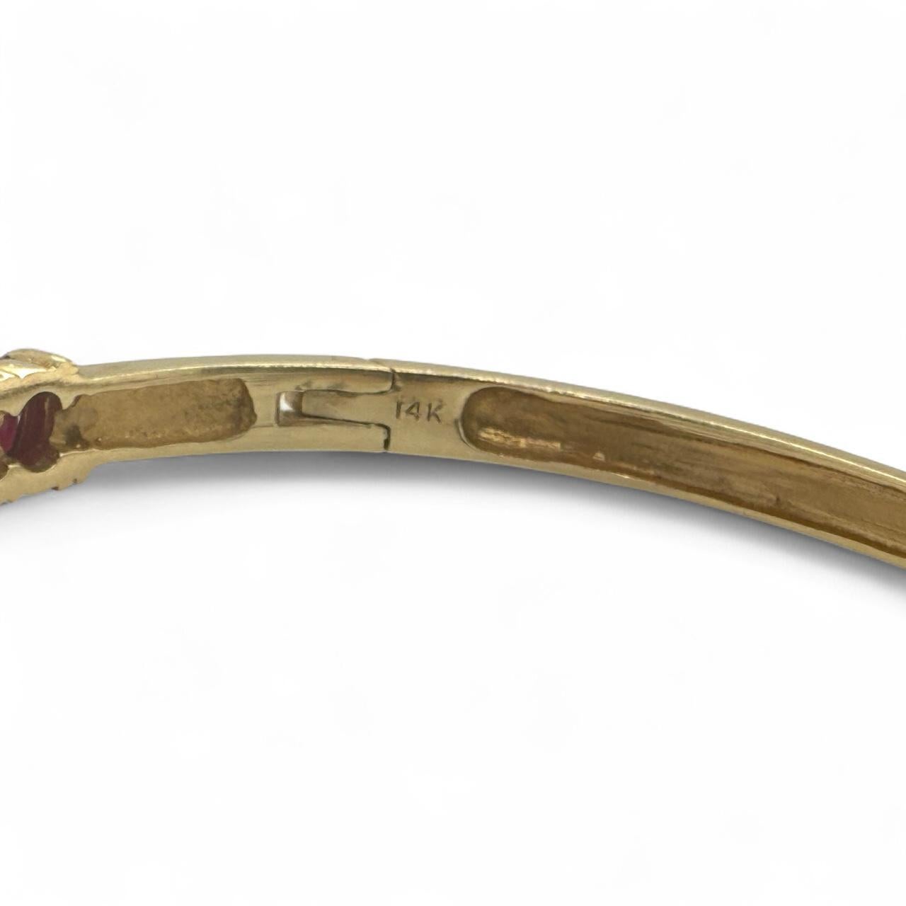 Bracelet jonc vintage en or jaune 14 carats avec rubis et diamants en vente 3