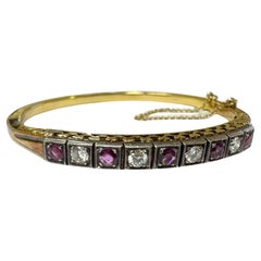 Pulsera vintage de rubíes y diamantes en oro amarillo de 14 quilates