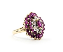 Anello Vintage con rubino e diamanti in oro giallo 14k