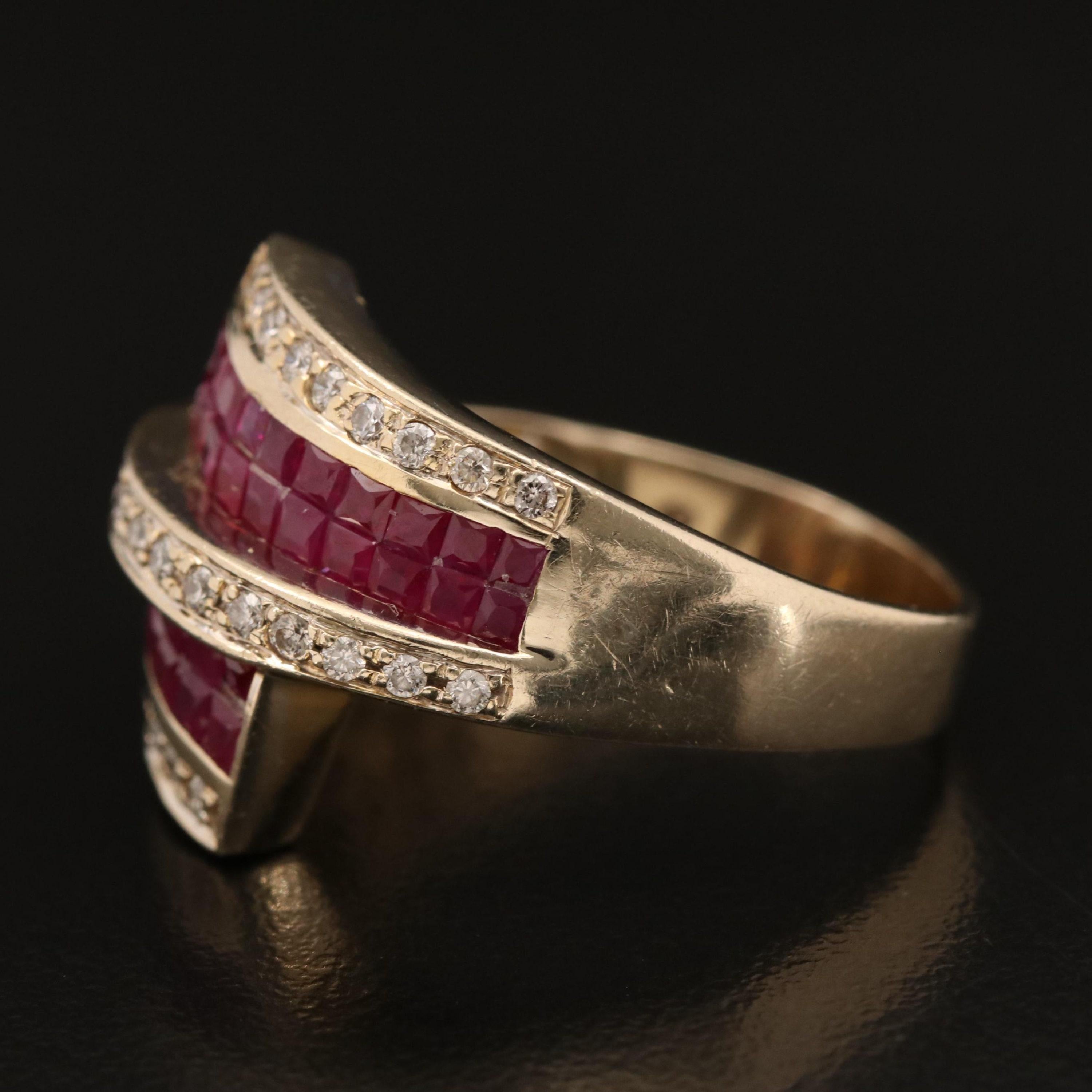 Im Angebot: Vintage Rubin & Diamant Cluster Hochzeitsring Art Deco Rubin Diamant Cocktail-Ring () 2