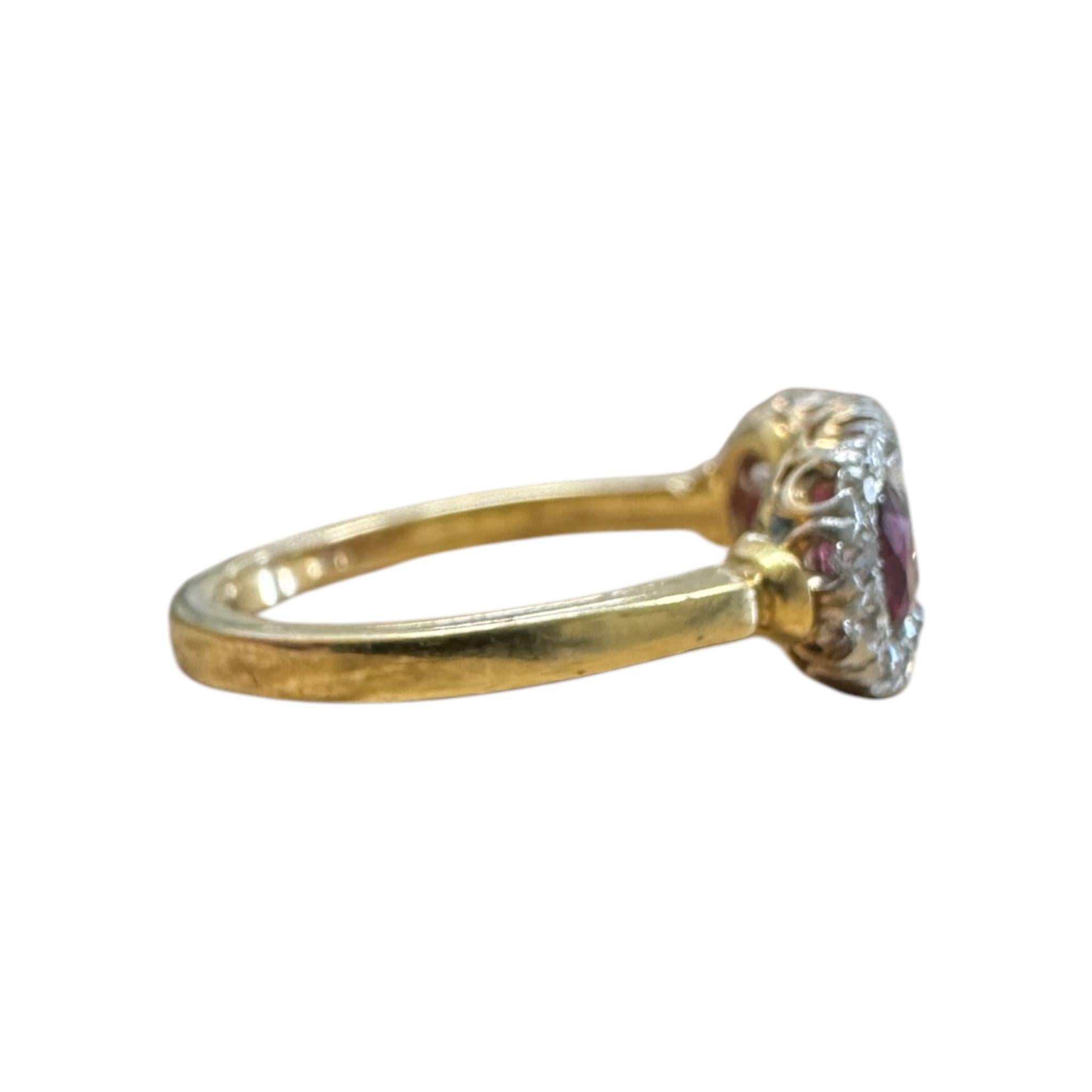 Anillo de cóctel vintage de rubíes y diamantes en venta 2