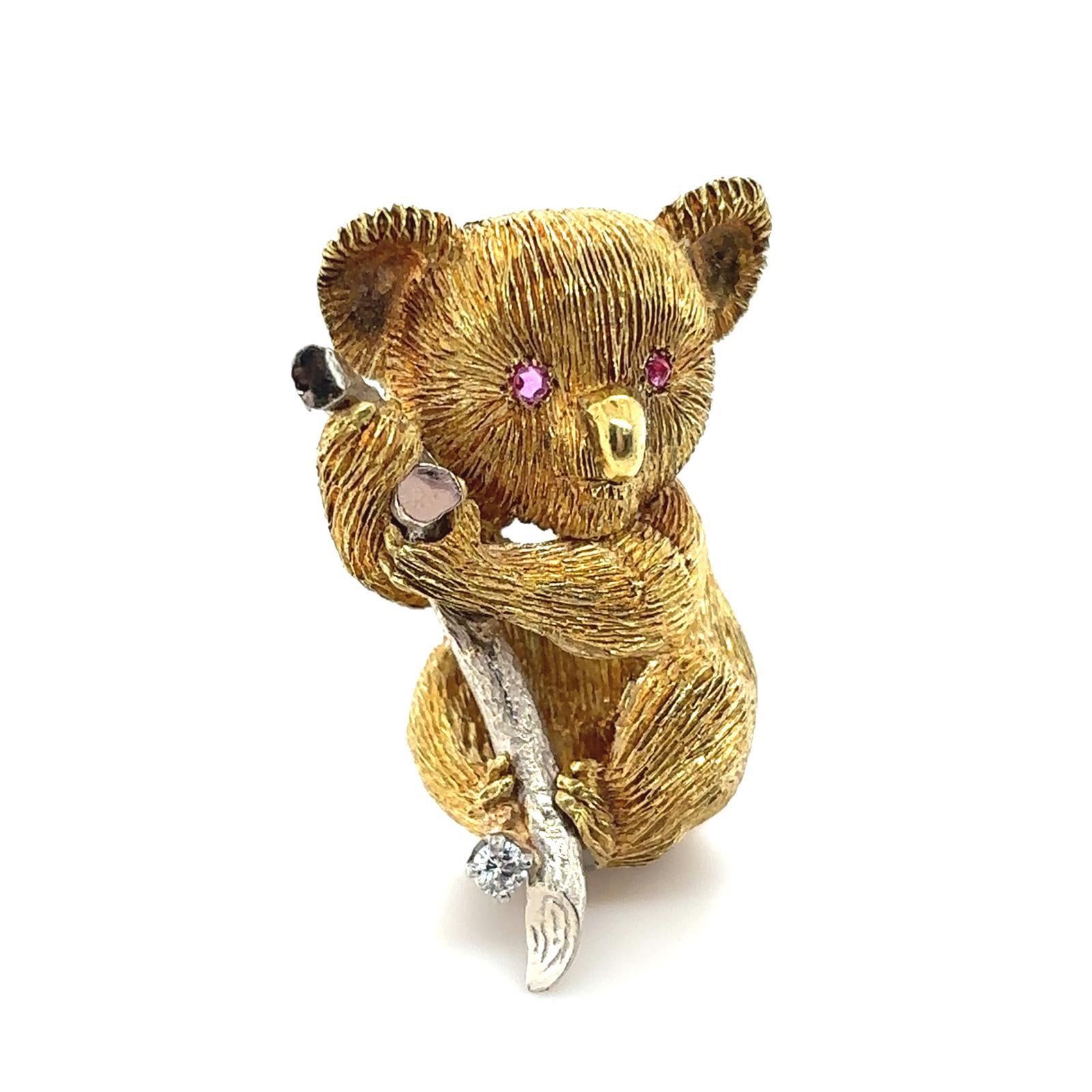 Retro Vintage Ruby Diamond Koala Brooch 18 Karat Yellow Gold, Circa 1960 For Sale