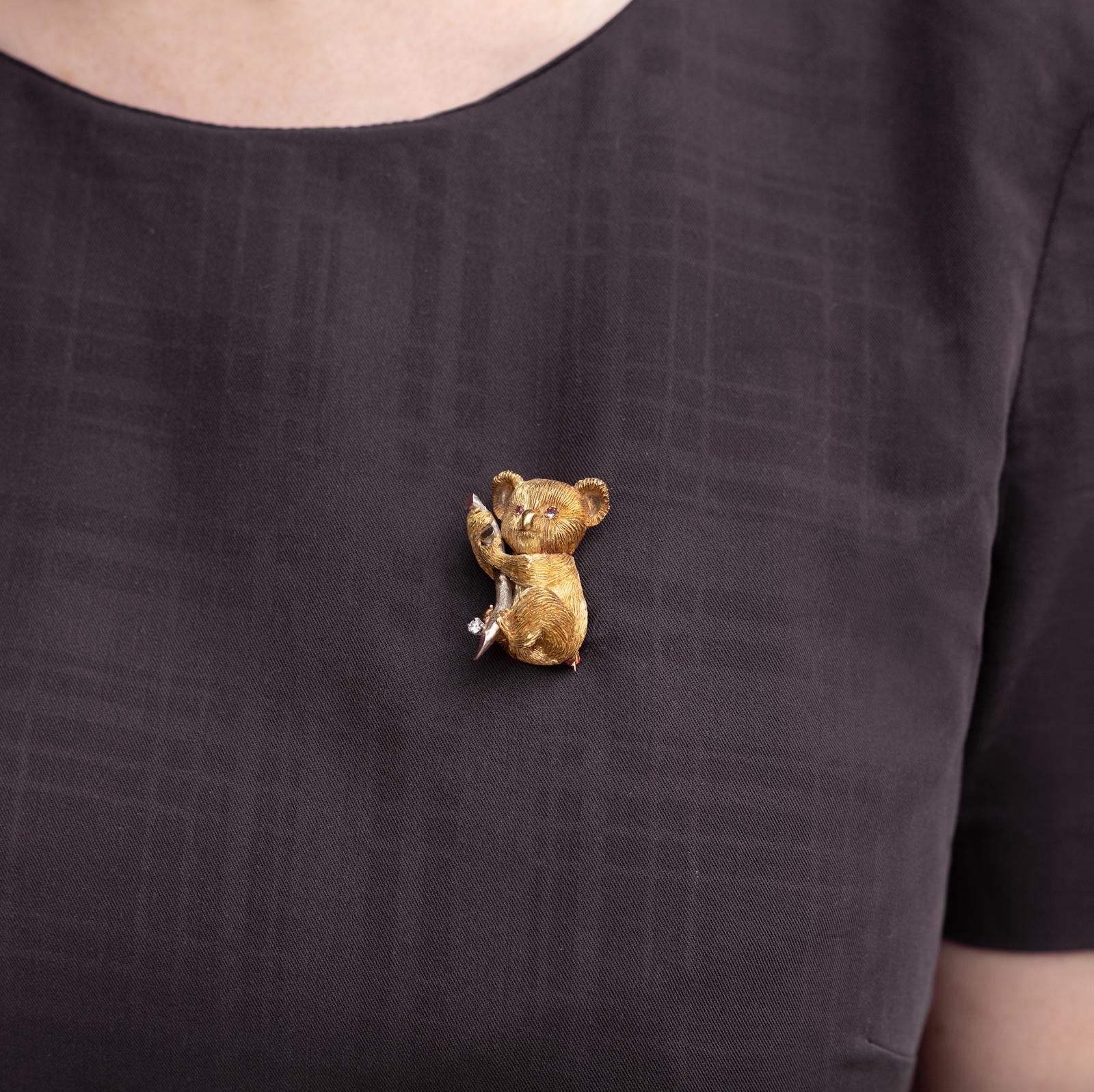 Round Cut Vintage Ruby Diamond Koala Brooch 18 Karat Yellow Gold, Circa 1960 For Sale