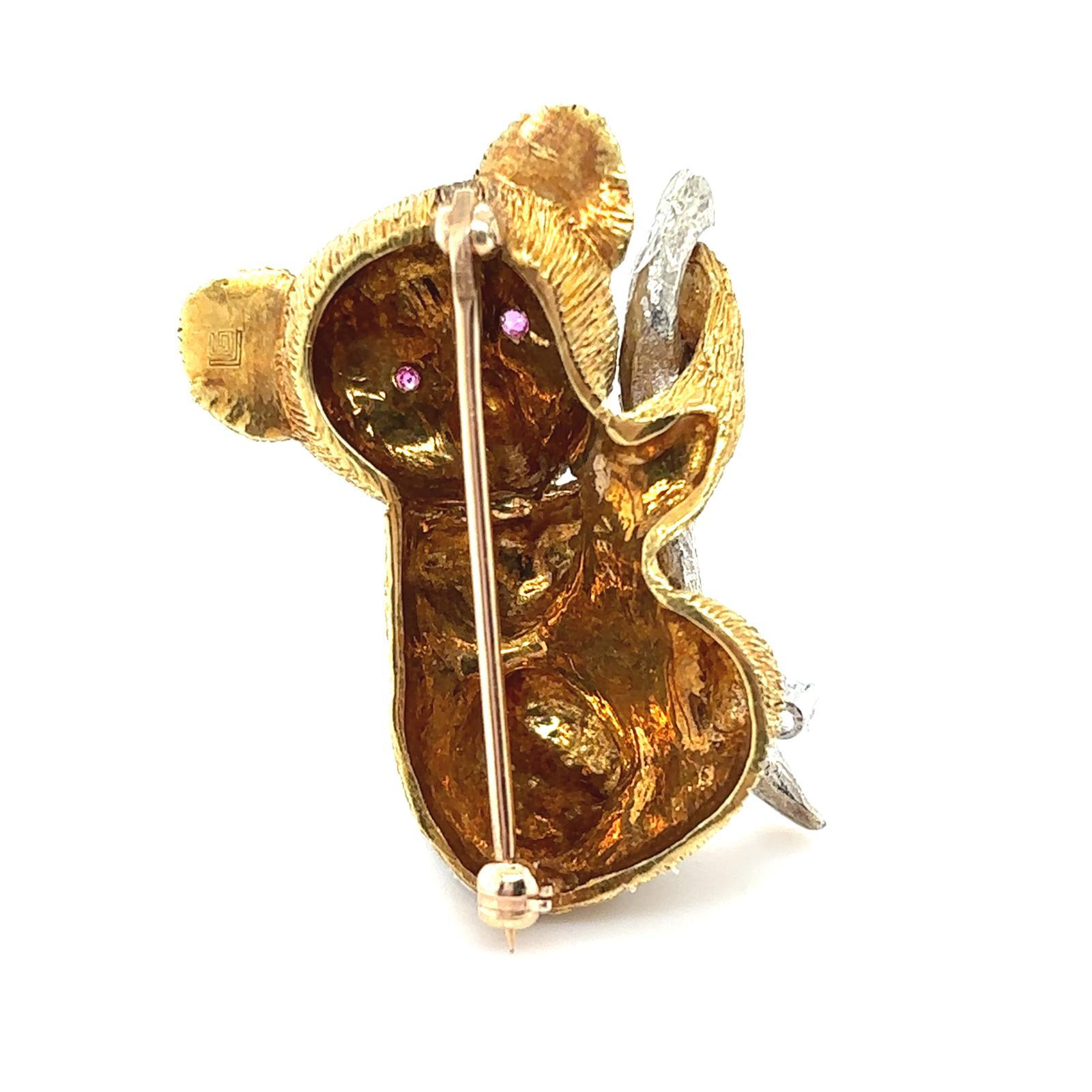 Vintage Ruby Diamond Koala Brooch 18 Karat Yellow Gold, Circa 1960 In Good Condition For Sale In London, GB